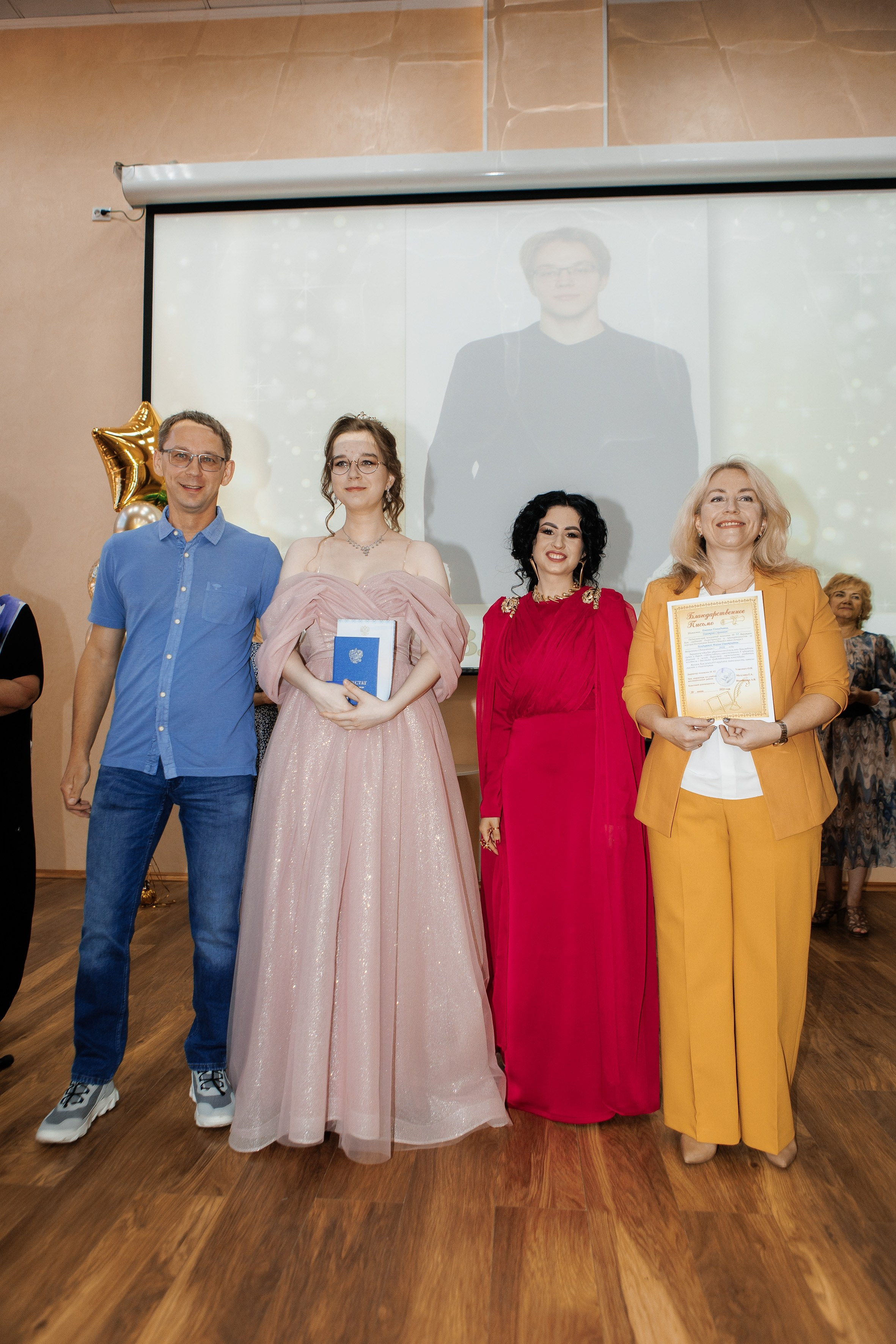 Выпускной Гимназия 12 2024 г. Свадебный и портретный Фотограф в Липецке Дмитрий Котюков