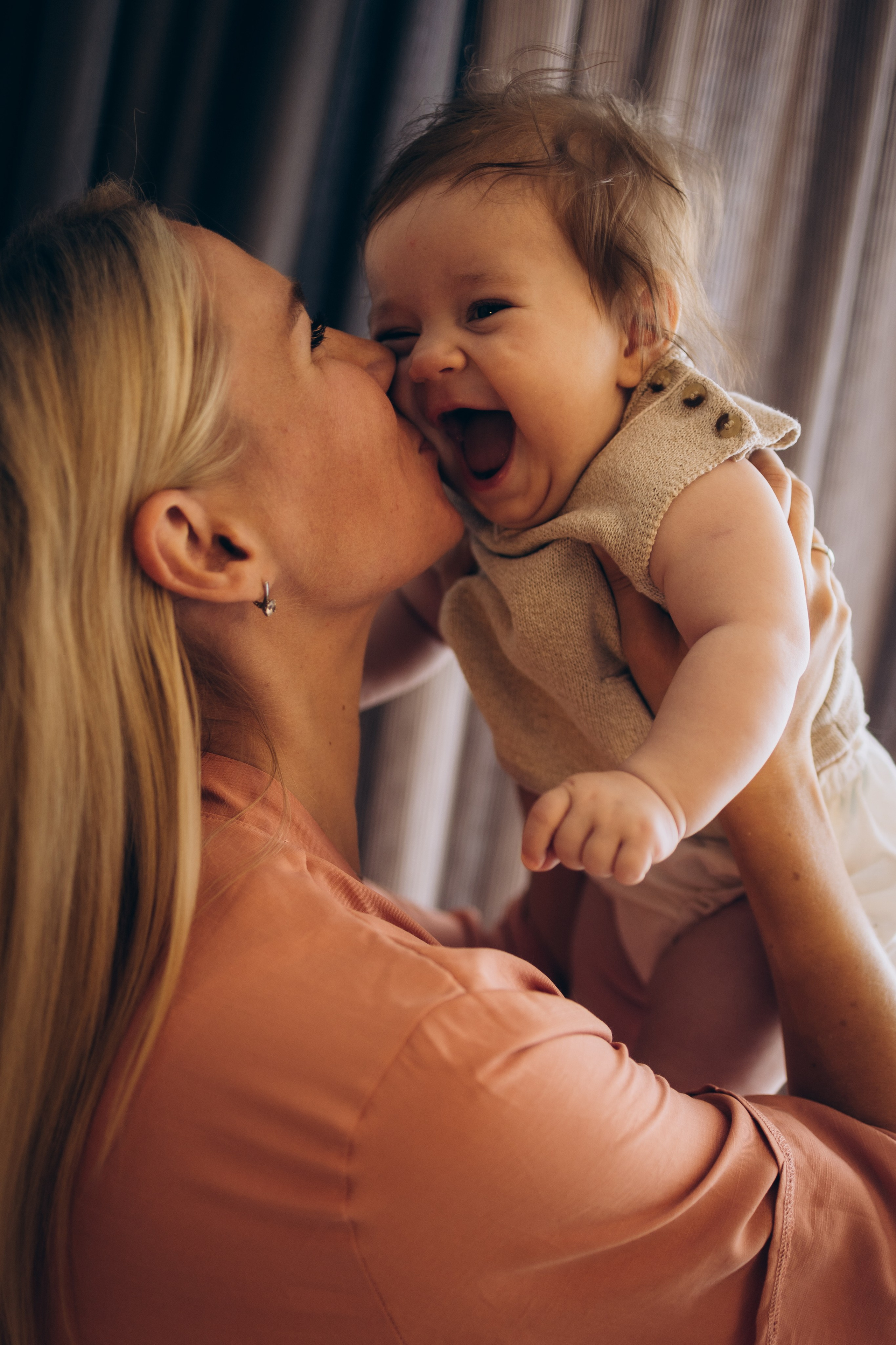 Домашняя уютная семейная фотосессия. Семейный и детский фотограф в Санкт-Петербурге Павлова Елена