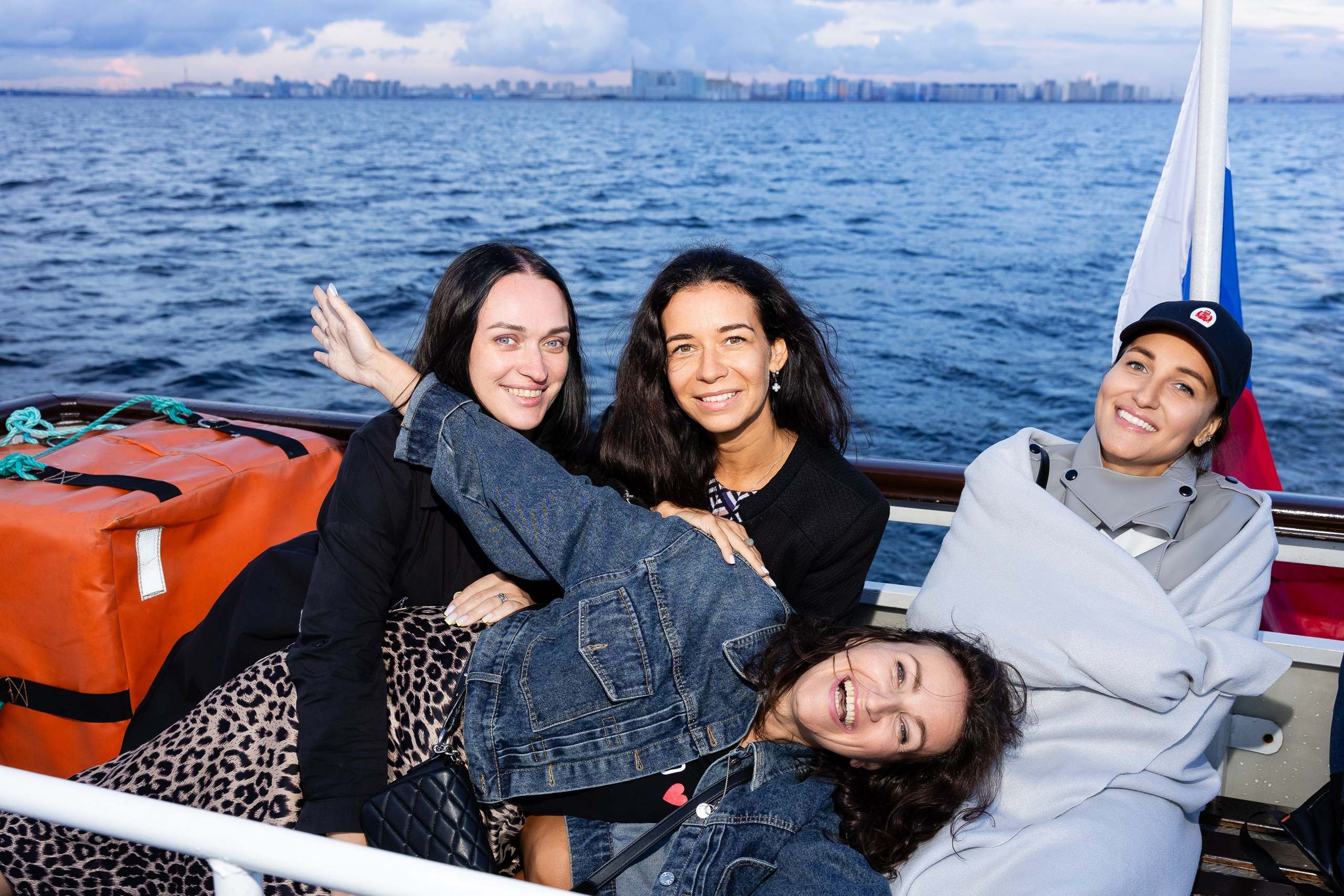 Экскурсия на двухпалубном теплоходе по Неве. Фотограф в Санкт-Петербурге — Сергей Петров