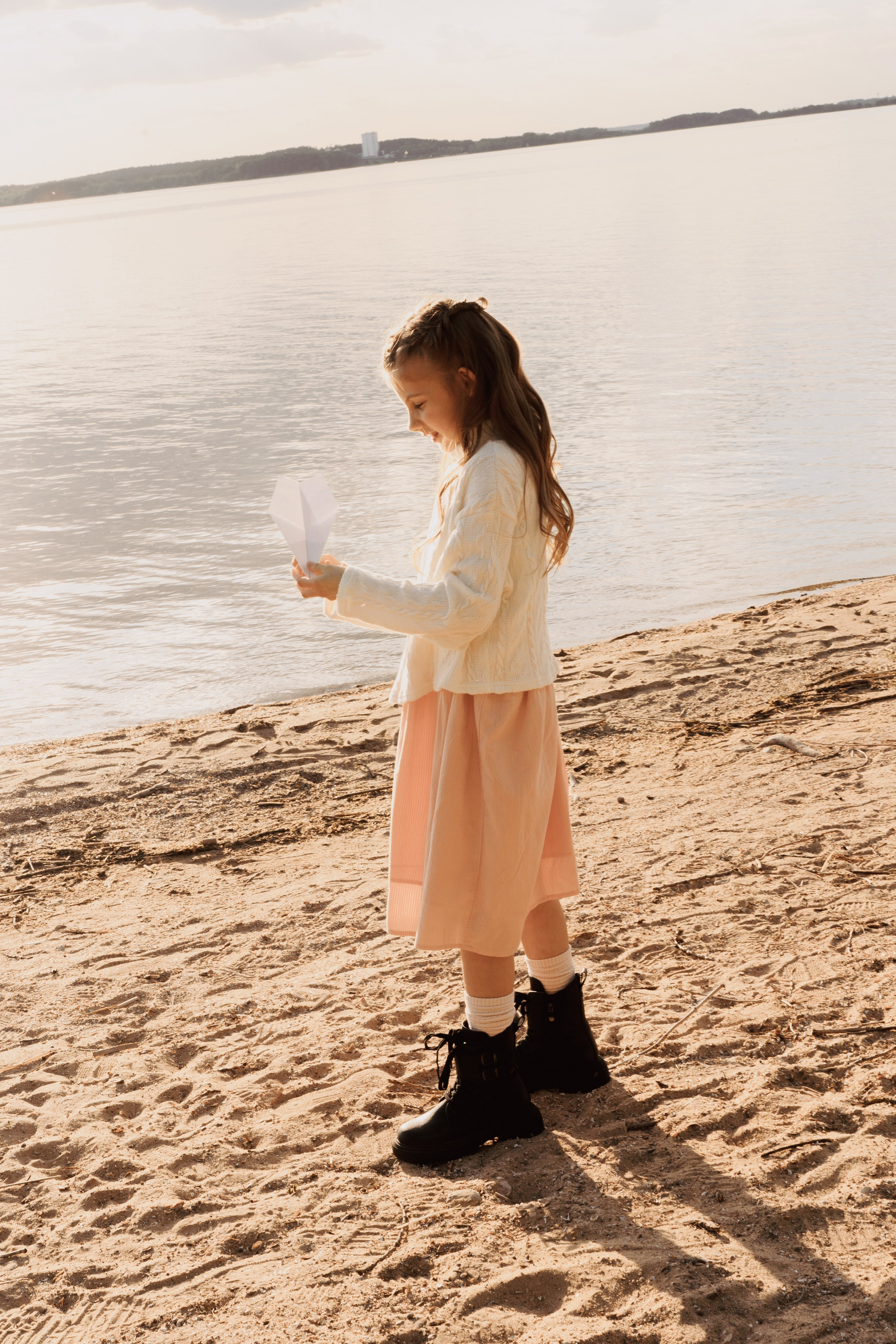 Весеннее тепло семьи на берегу Минского моря. Ваш семейный фотограф в Минске — Вика Трегубова