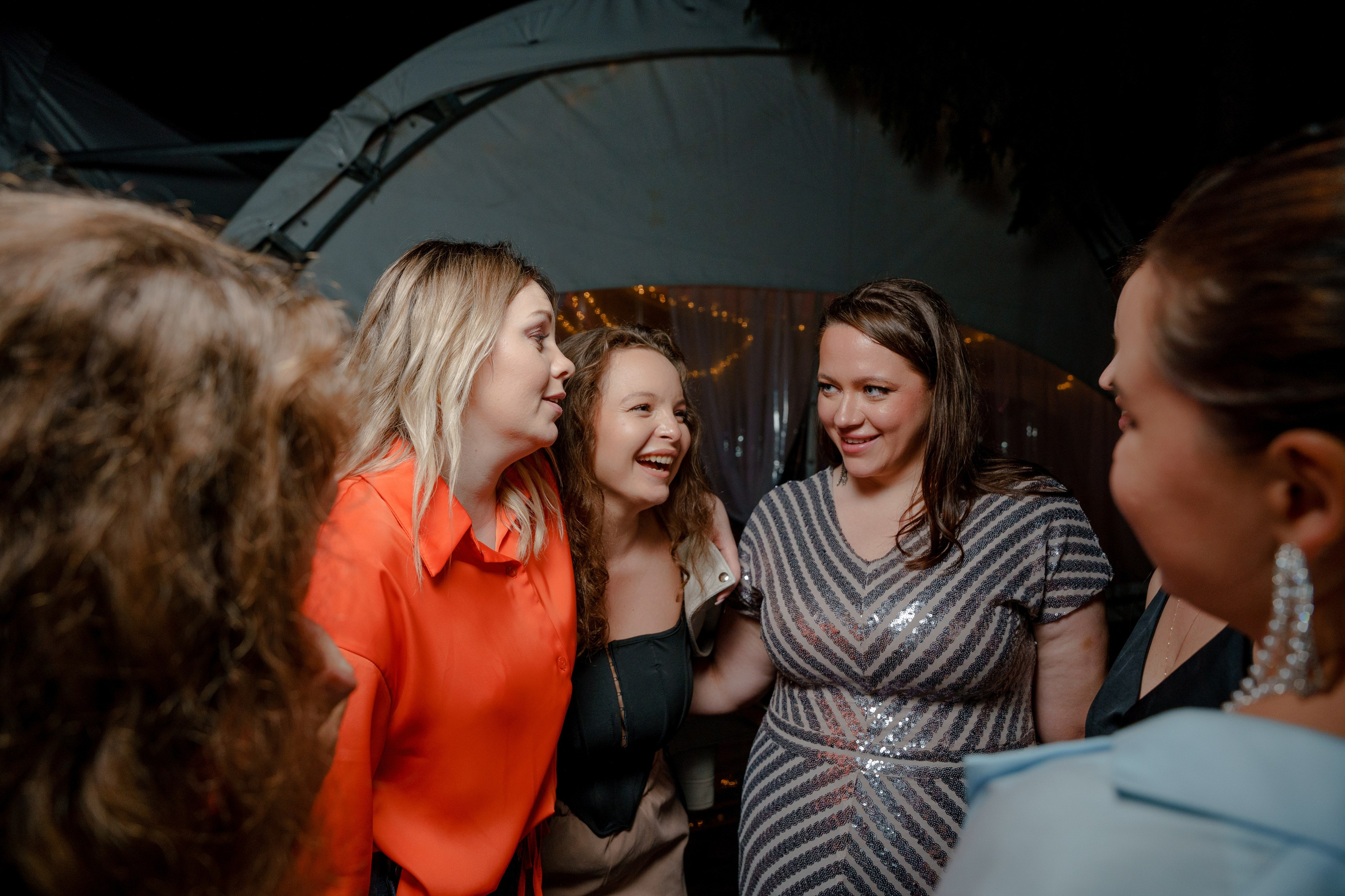 День рождения в шатре на водохранилище. Репортажный фотограф Москва Сергей Дружинин