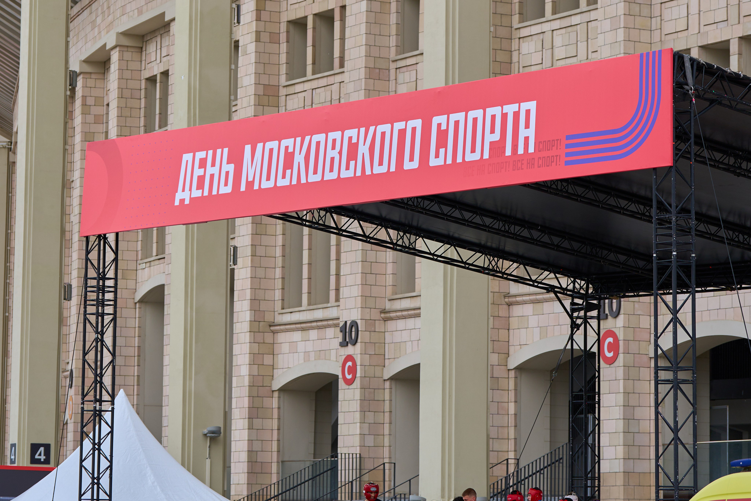 Тихий свет Мелихово: Божественная литургия в храме Рождества Христова. Фотограф Сергей Вознесенский LastViking