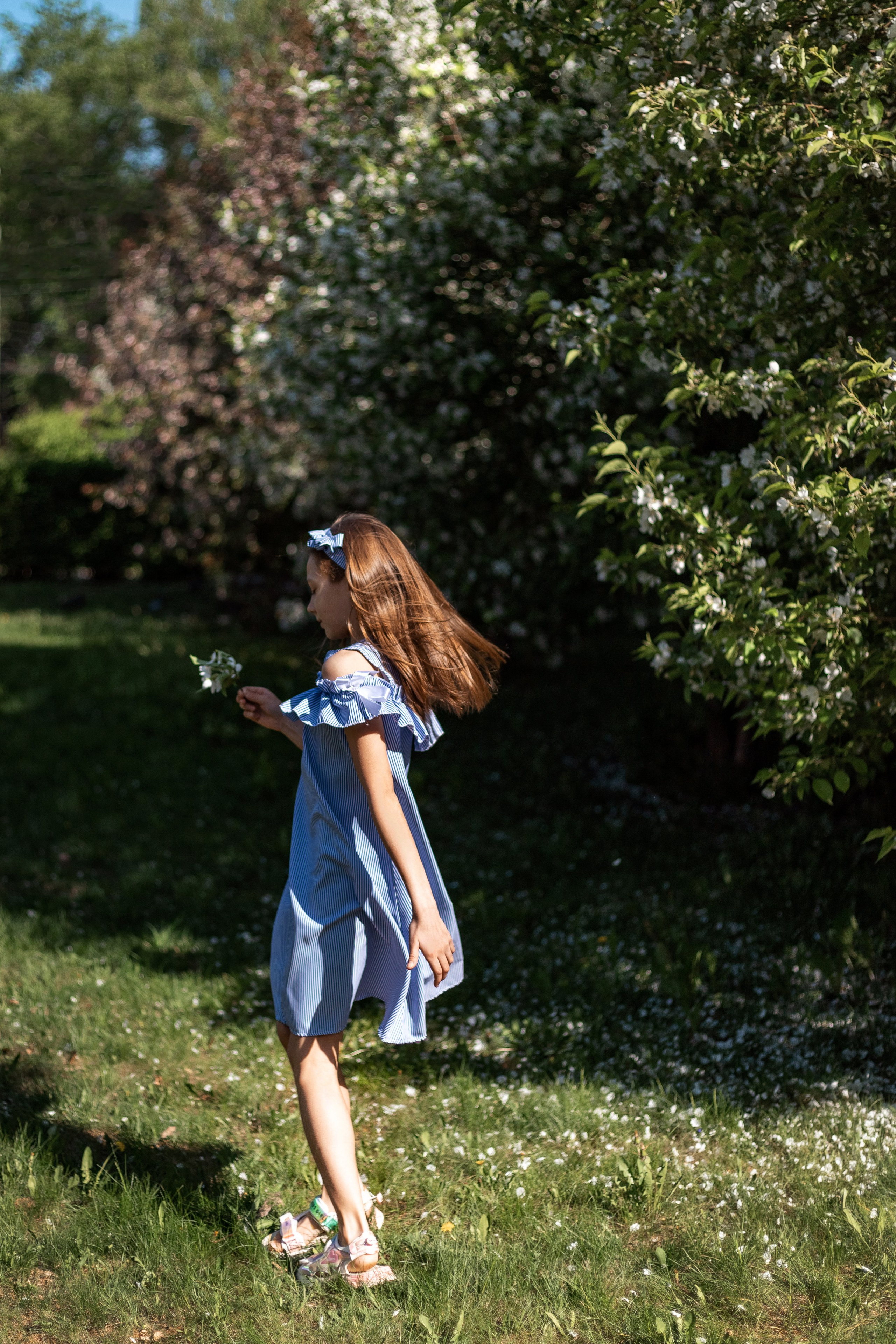 Цветение яблони 2023. Фотограф Пермь. Свадьбы. Семья и дети, школа, д. сад. Фотокниги