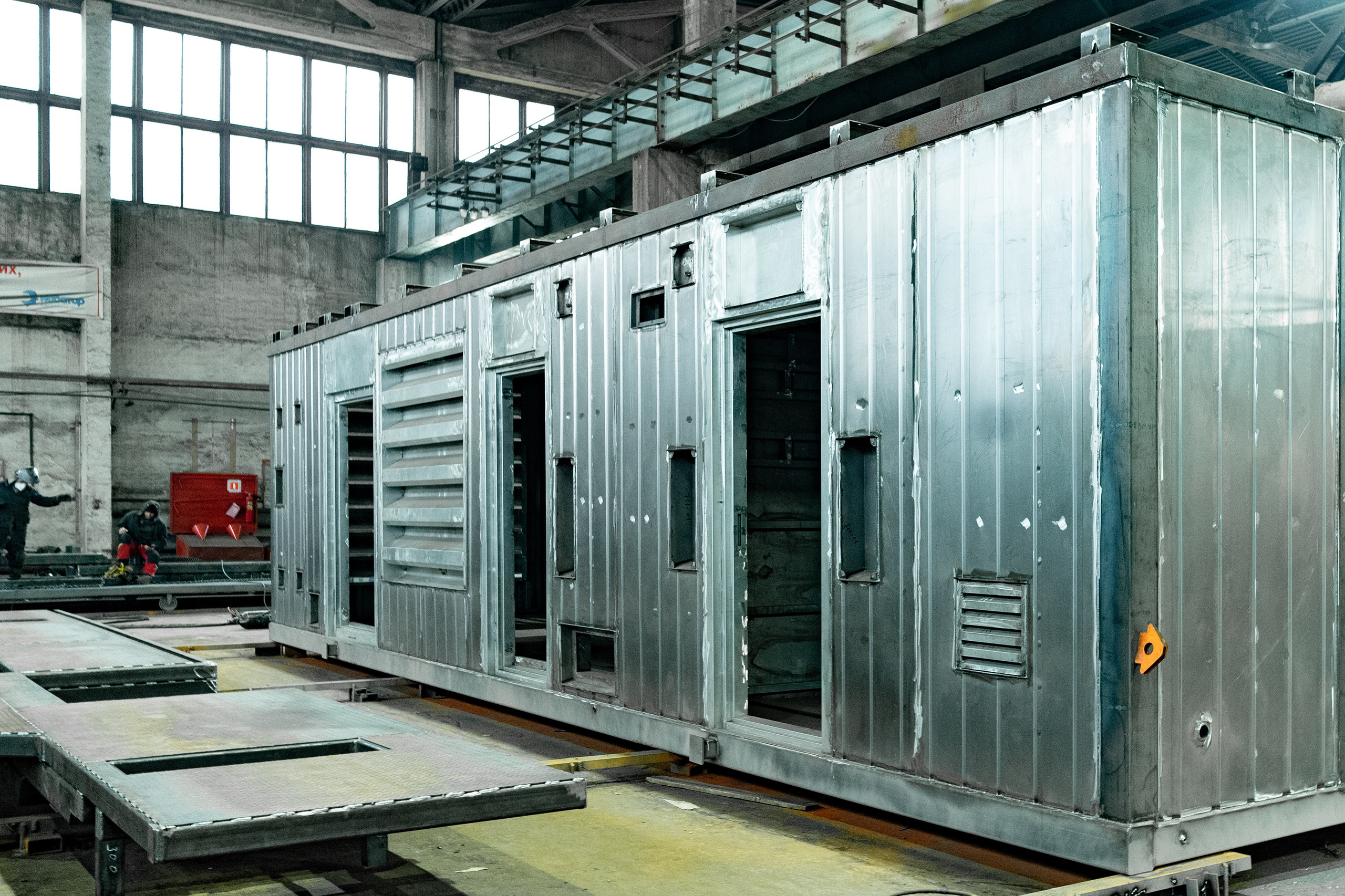 Рабочие цеха компании ПВК. Коммерческий Фотограф Виктор Фоменых