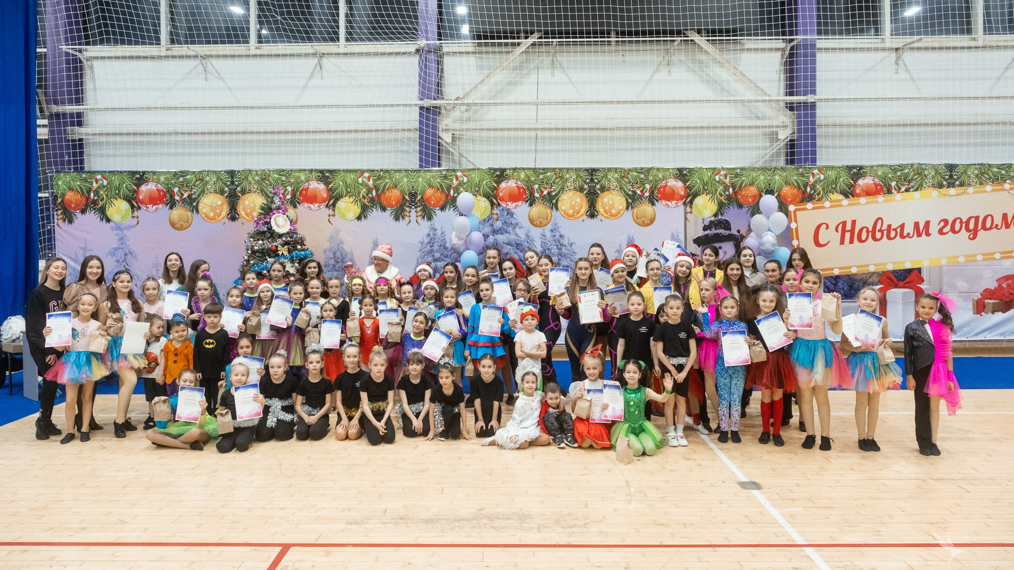 Новогодний фестиваль отделения спортивной школы Триумф и клуба Стимул. Репортажный фотограф в Казани Павел Серпокрылов