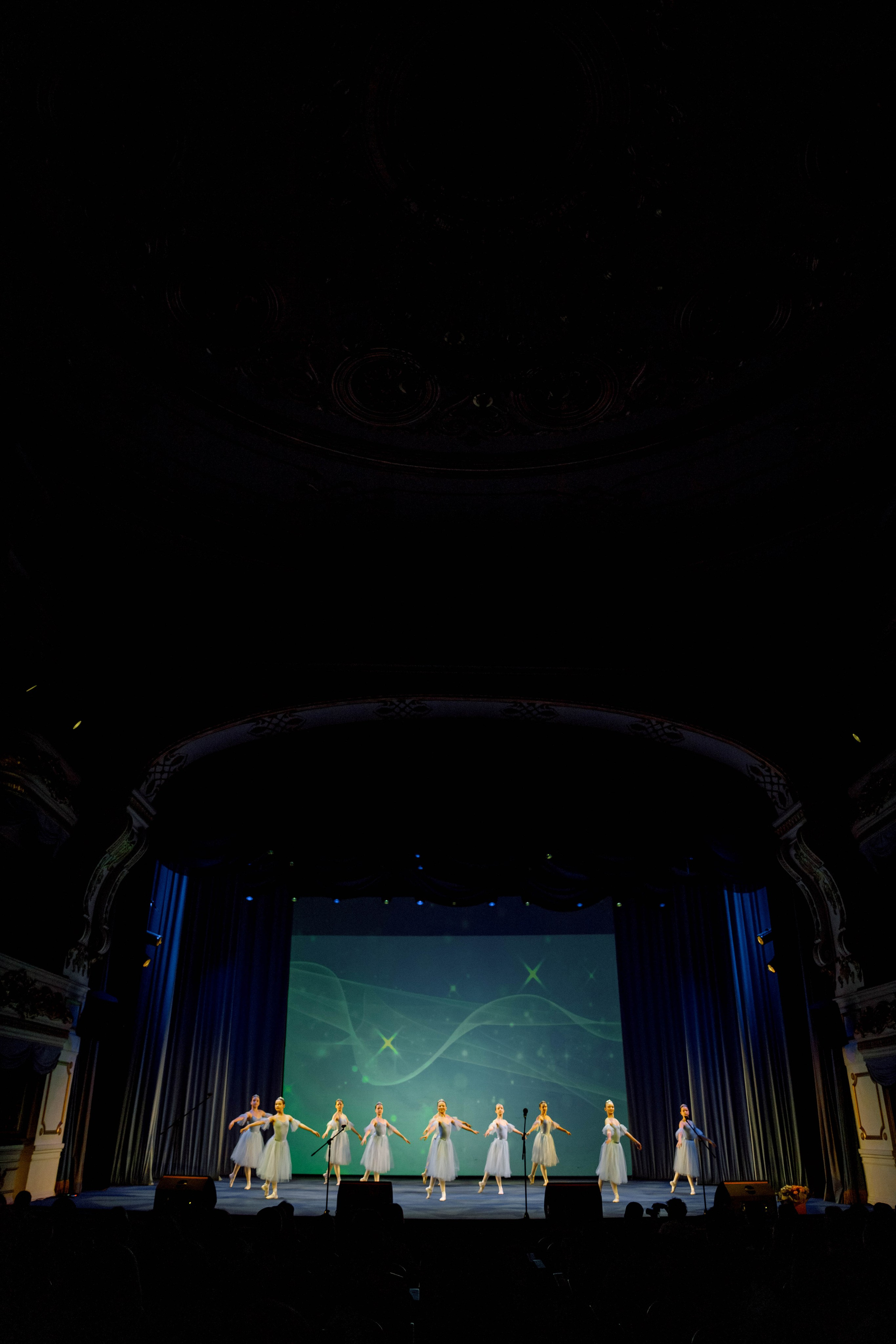 Гимназия 25 — последний звонок (Драм Театр). Свадебный фотограф Иркутск, репортажный фотограф Иркутск