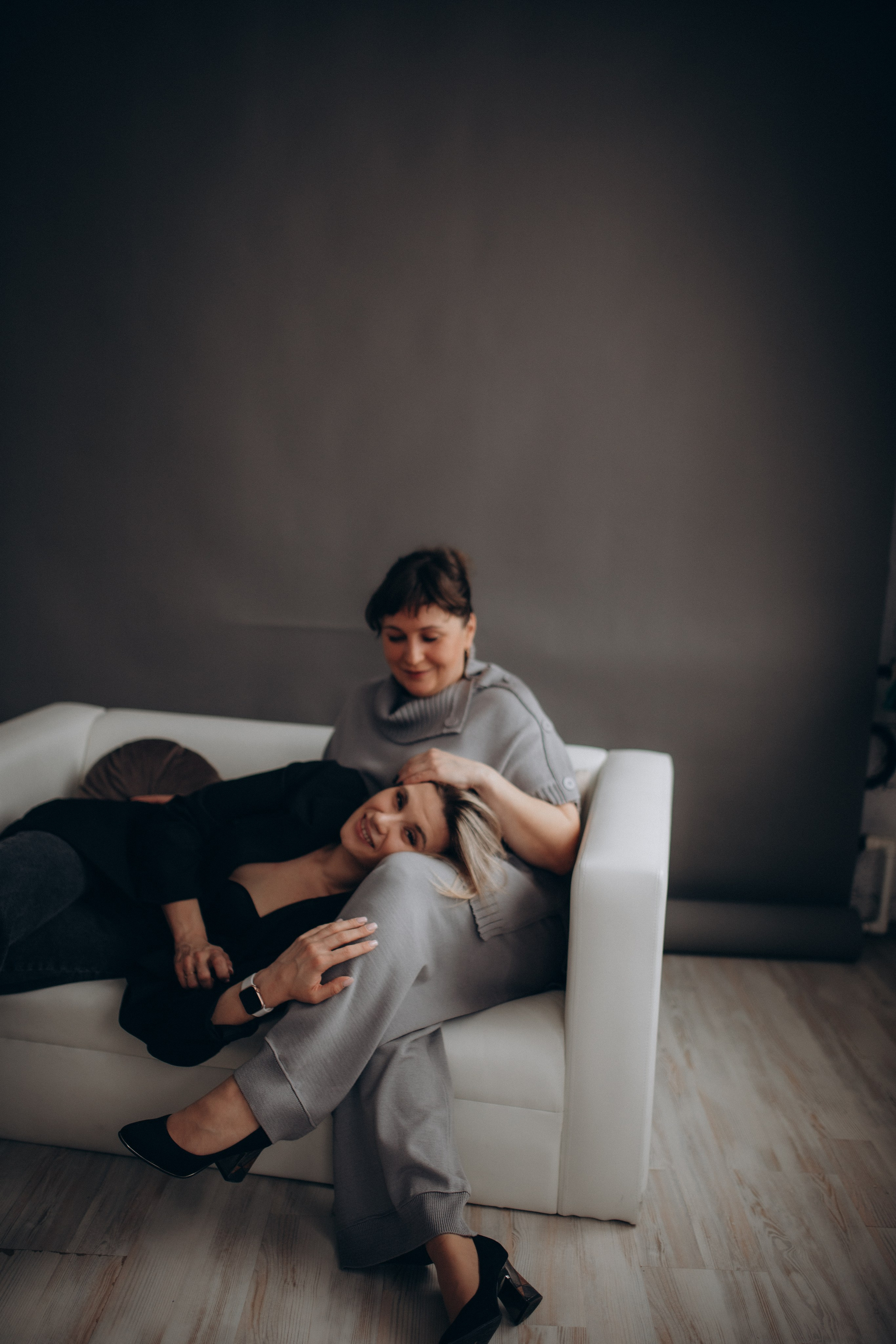 Семейная фотосессия в студии г. Тихвин. Услуги