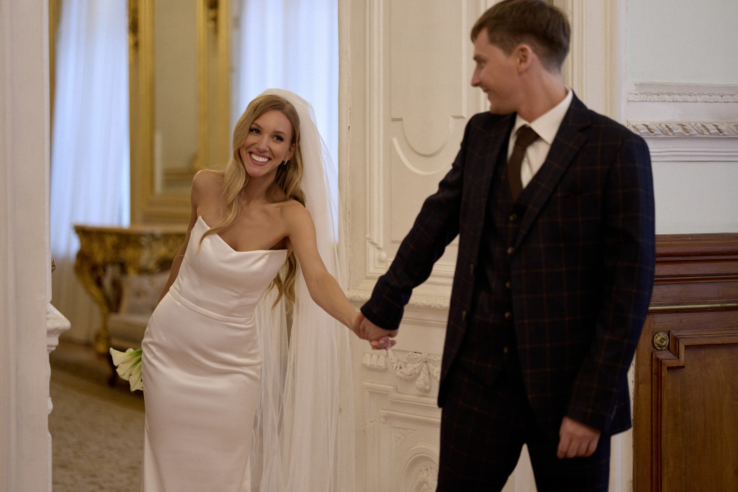 Свадебная фотосессия в Дворце Бракосочетания № 1. Сестры Карабаза. Фотографы и ретушеры в Москве и Санкт-Петербурге