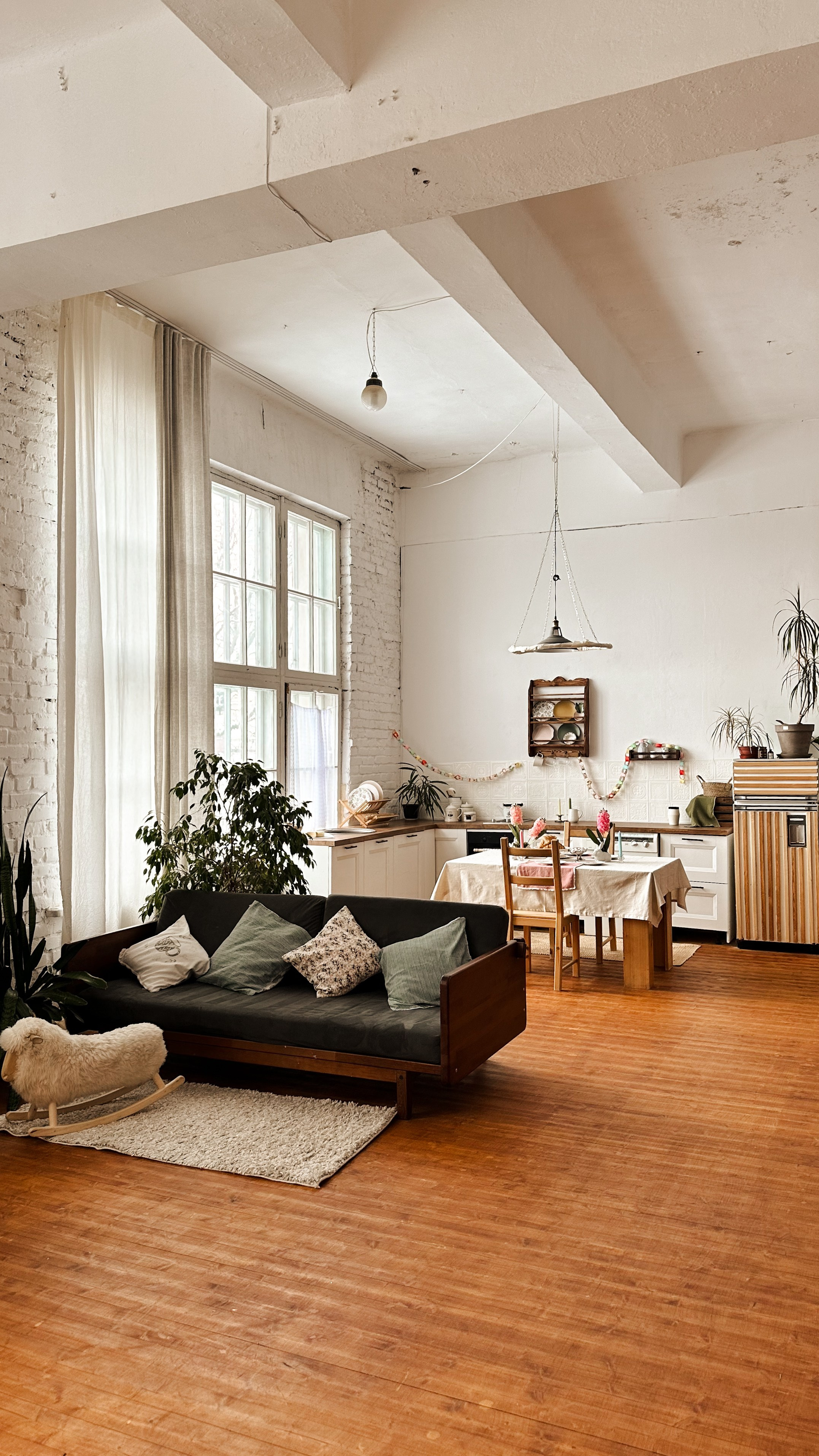 Интерьер фотостудии «Лофт Потолок», город Краснодар, ул. Зиповская 5 литер Х. Семейный и детский фотограф в Краснодаре Анна Трашкова