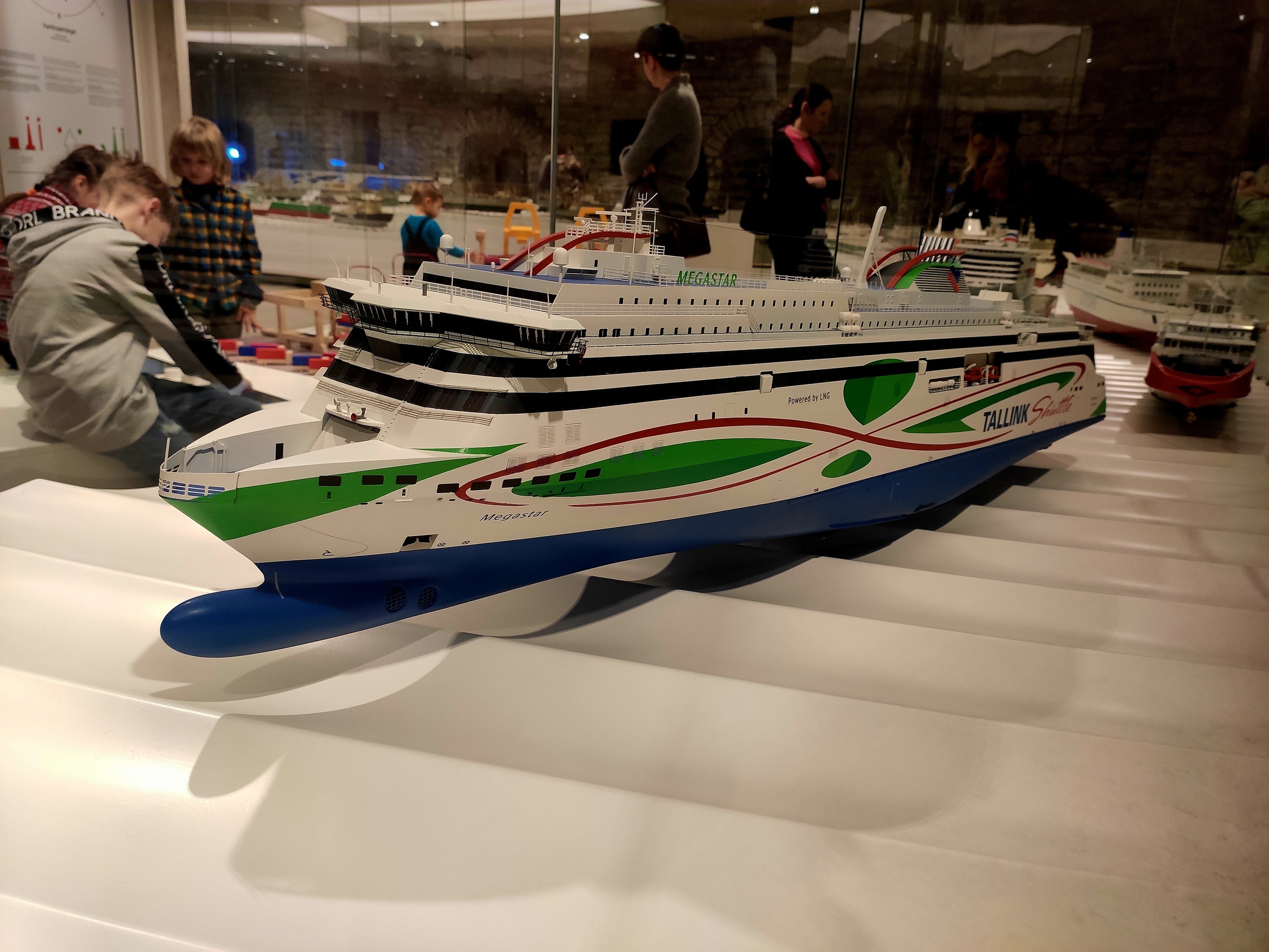 На таком пароме нам предстоит плыть в Хельсинки