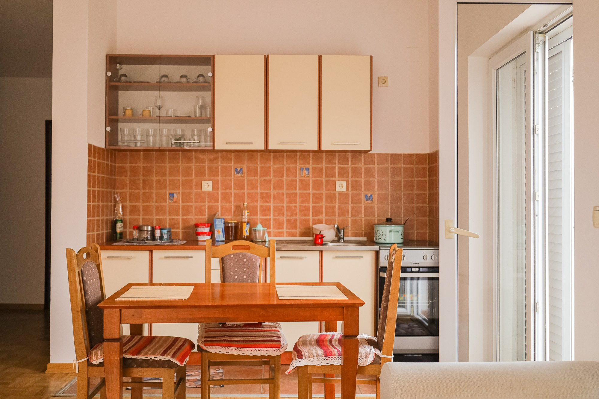 Private aparts for sale. Fotograf u Crnoj Gori-porodično fotografisanje sa djecom, lovestory, nekretnine