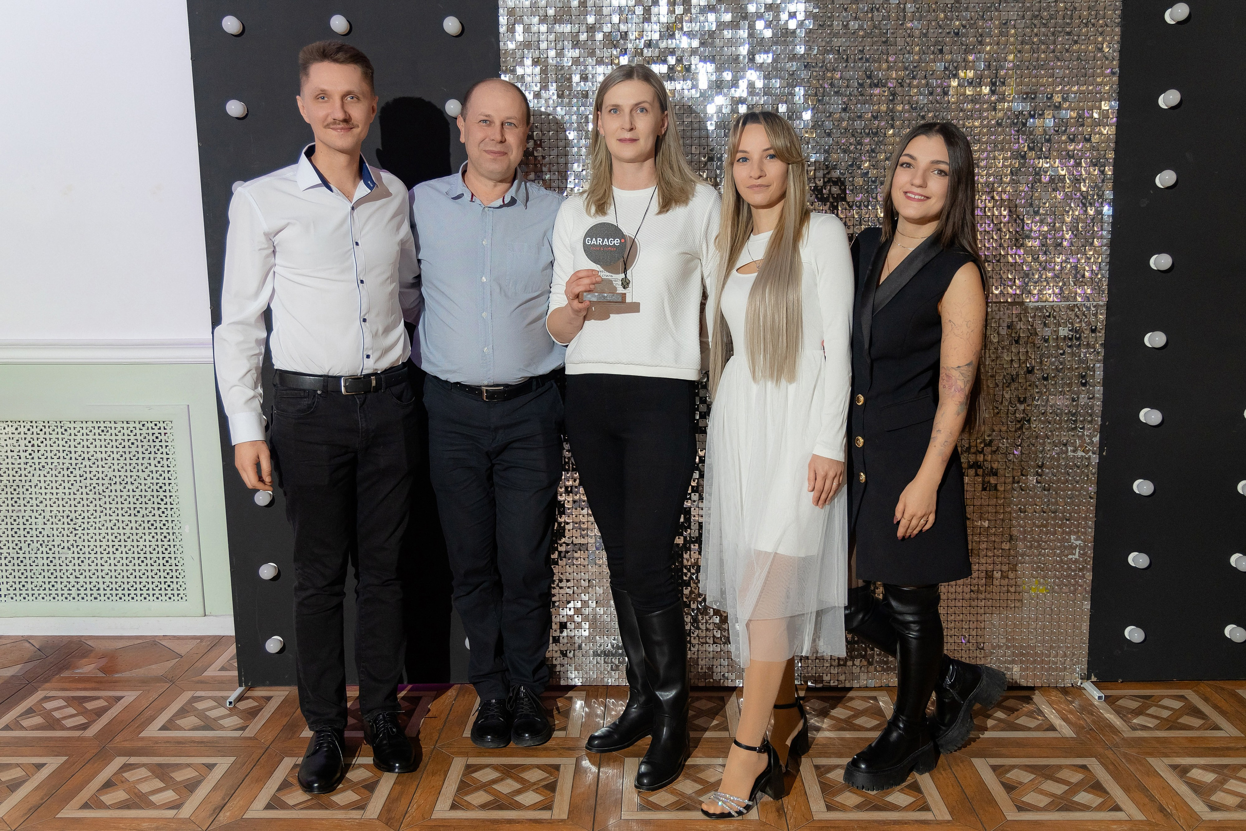 Корпоративная фотосъемка для кафе GARAGE | Новый год 2025 | Минск. Свадебный фотограф в Минске/Беларуси Сергей Спиридонов