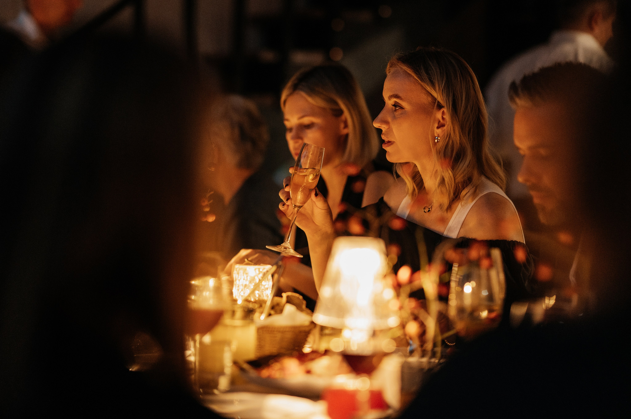 Невероятно атмосферный семейный ужин. Wedding photographer in Moscow and around the world Andrey Medvednikov