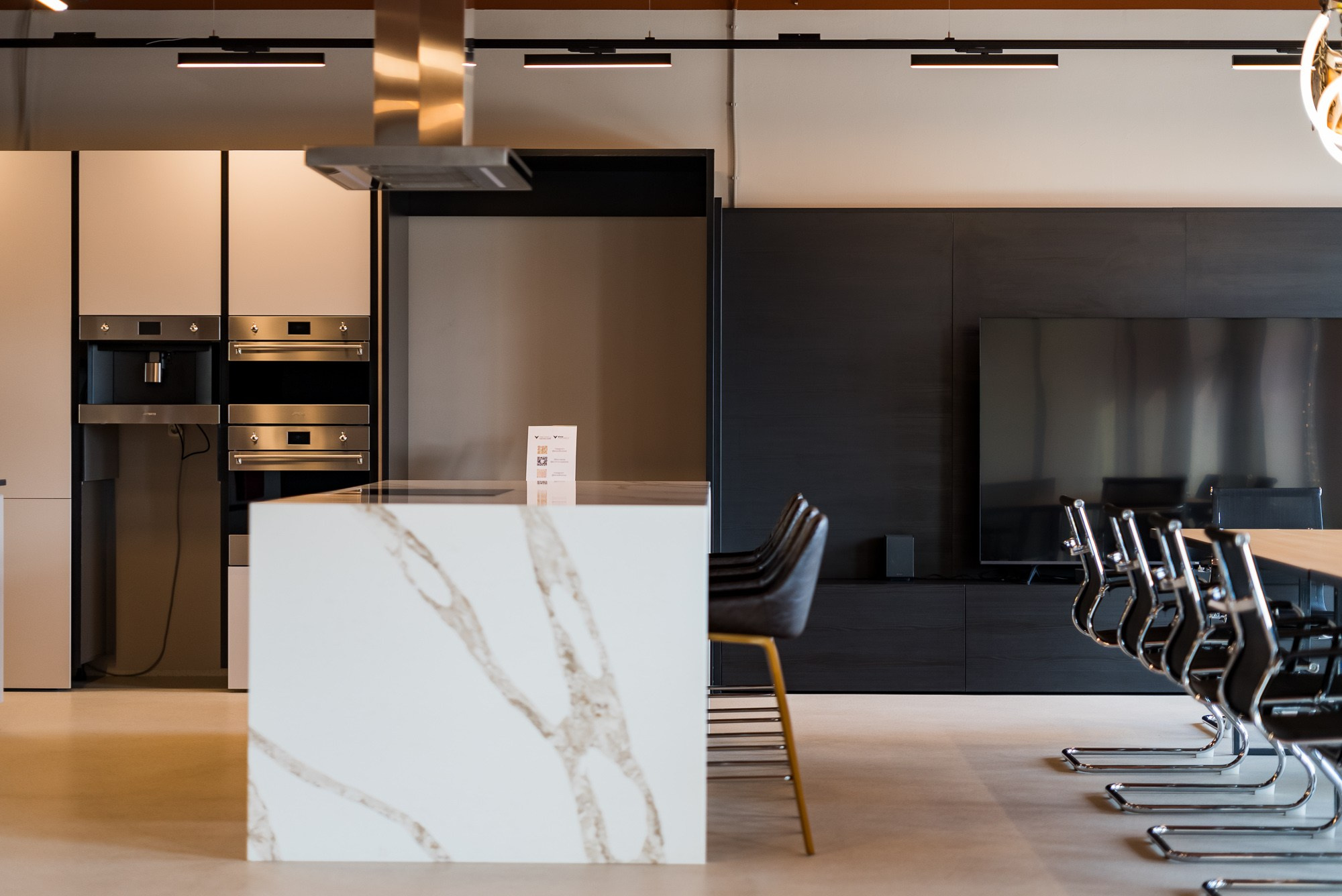 Студия мебели ТВОРЕЦ - площадка для мероприятий и работы над проектами, коворкинг, мастер-класс, презентация, бизнес встреча. ВУД ТВОРЕЦ мебельная фабрика|ТВОРЕЦ студия мебели