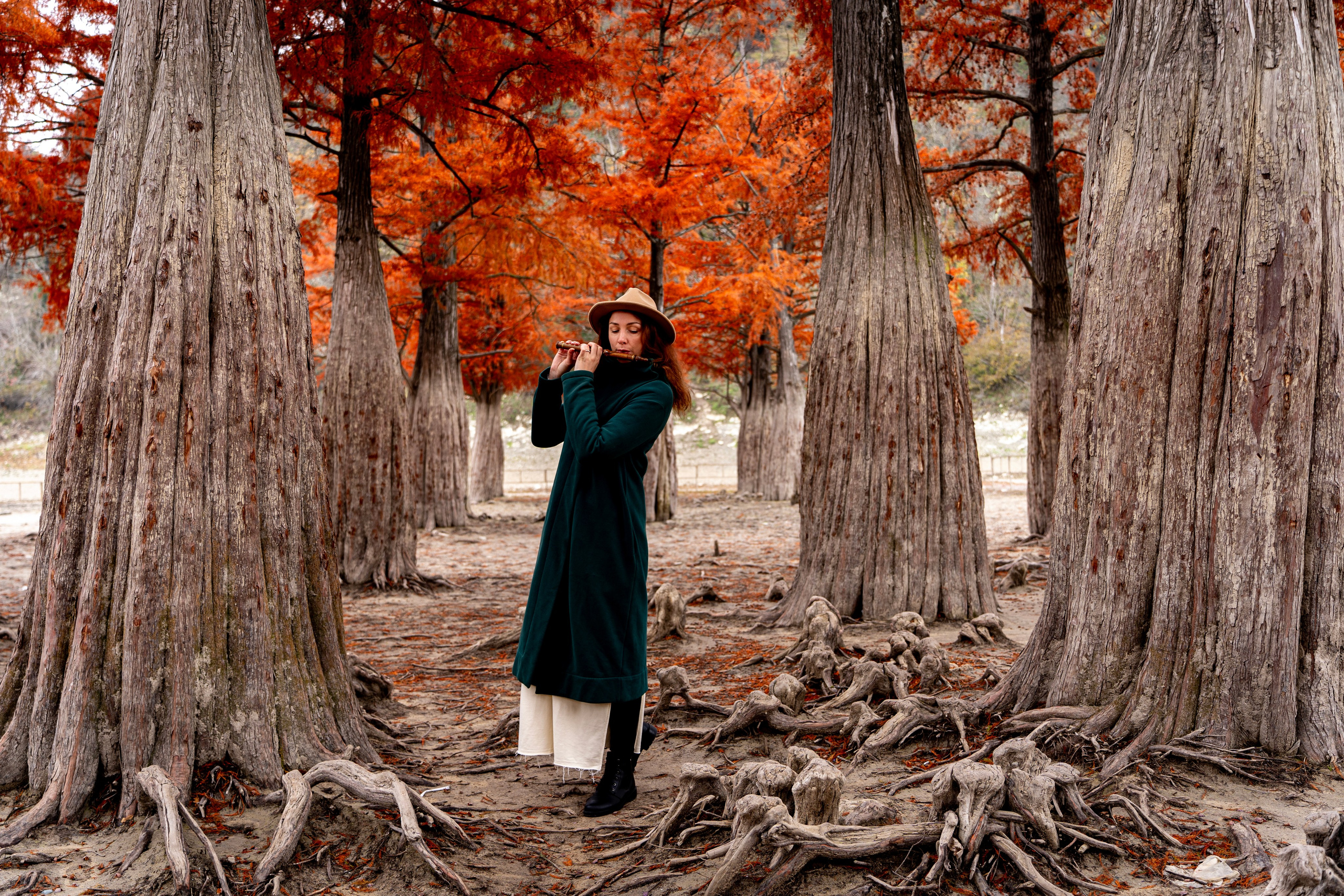 Осенняя фотосессия в Анапе — яркие кипарисы. Семейный и детский фотограф Екатерина Черняева. Снимаю портреты, love story, фотопрогулки, работаю на улице, в кафе, студии, дома у клиента