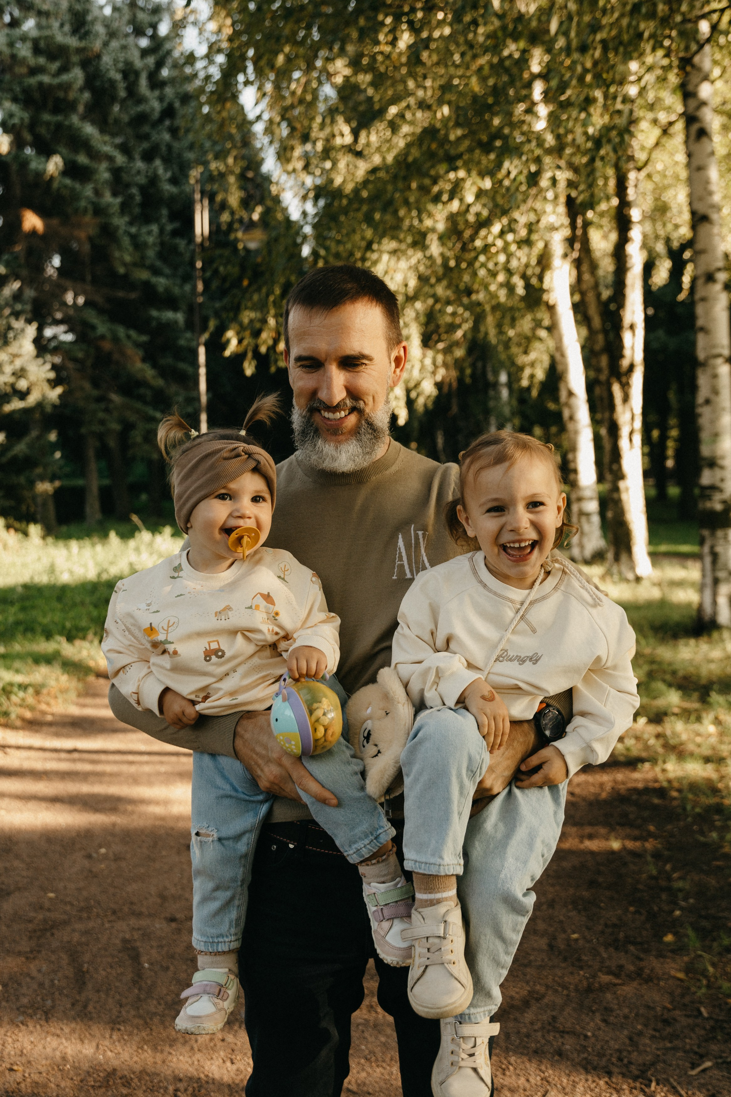 Таня, Миша, Зоя, Нина. Главная