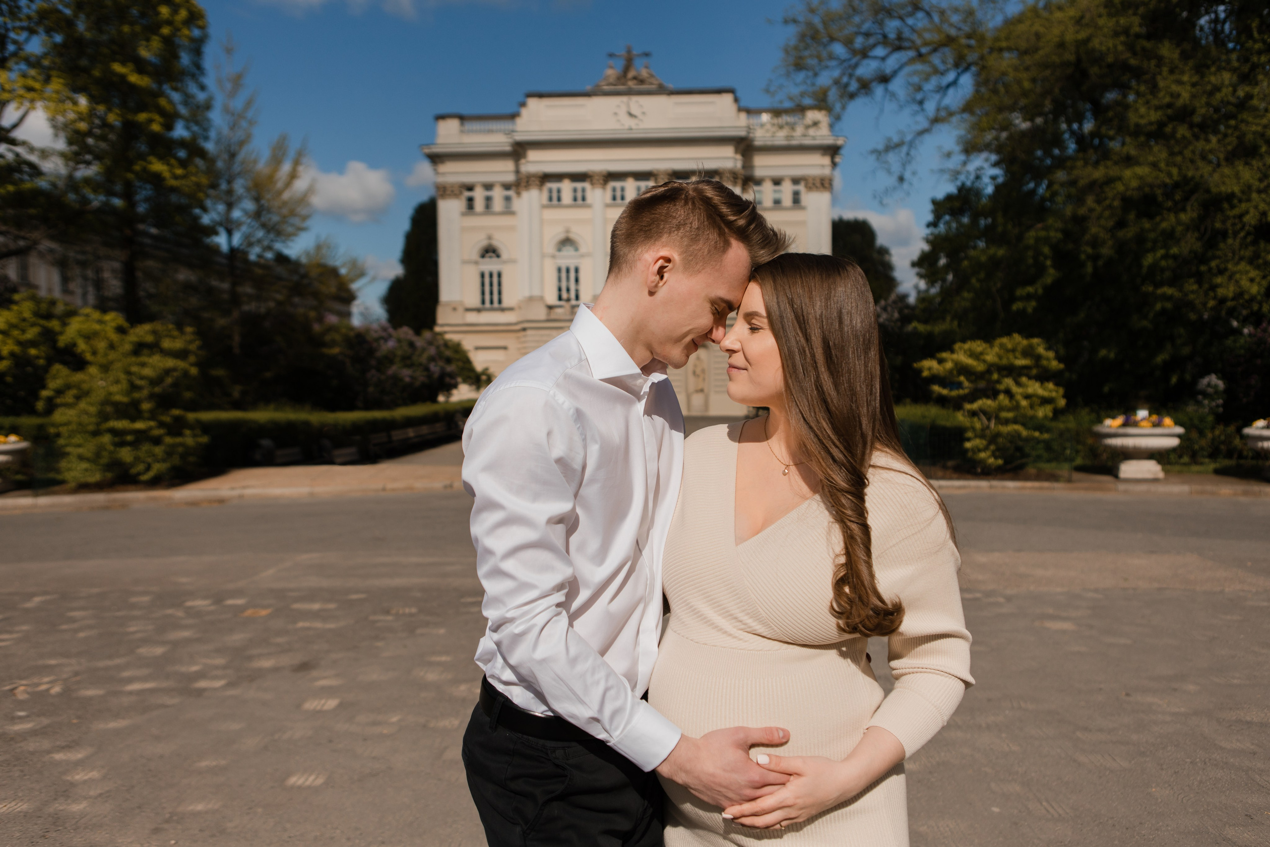 Семейная фотосессия Андрея и Марии. Видеосъемка и фотосъемка свадеб. Фотограф и оператор на свадьбу. Видеосъемка подкастов, собственная видео-фотостудии. Предметная фотосъемка