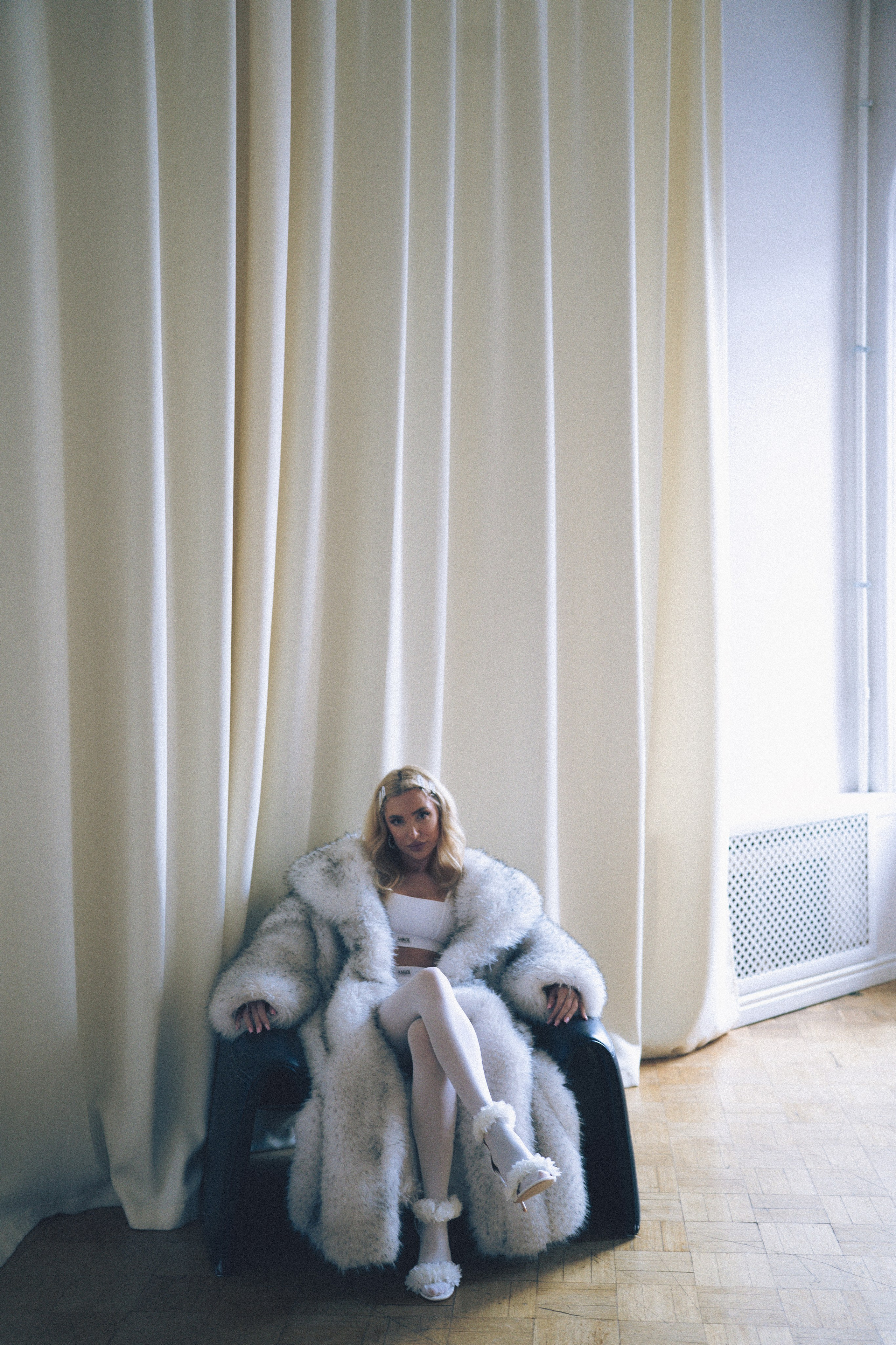 МИНИМАЛИЗМ В СТУДИИ НА ЧЕРНЫШЕВСКОЙ В СТУДИИ С БАЛКОНОМ. Профессиональный фотограф, Санкт-Петербург — Виктория Богомолова