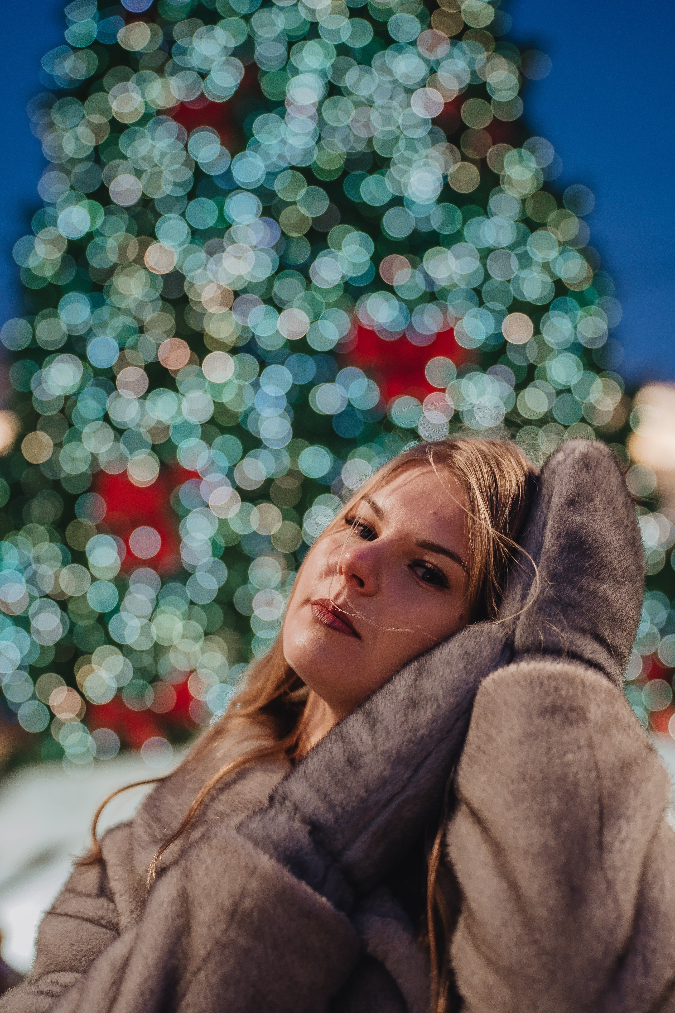 ПРОГУЛКА НА МАНЕЖНОЙ ПЛОЩАДИ ДЛЯ ДЕВУШКИ ПЕРЕД НОВЫМ ГОДОМ (НОВОГОДНЯЯ ФОТОСЕССИИЯ НА МАНЕЖНОЙ ПЛОЩАДИ). Профессиональный фотограф, Санкт-Петербург — Виктория Богомолова