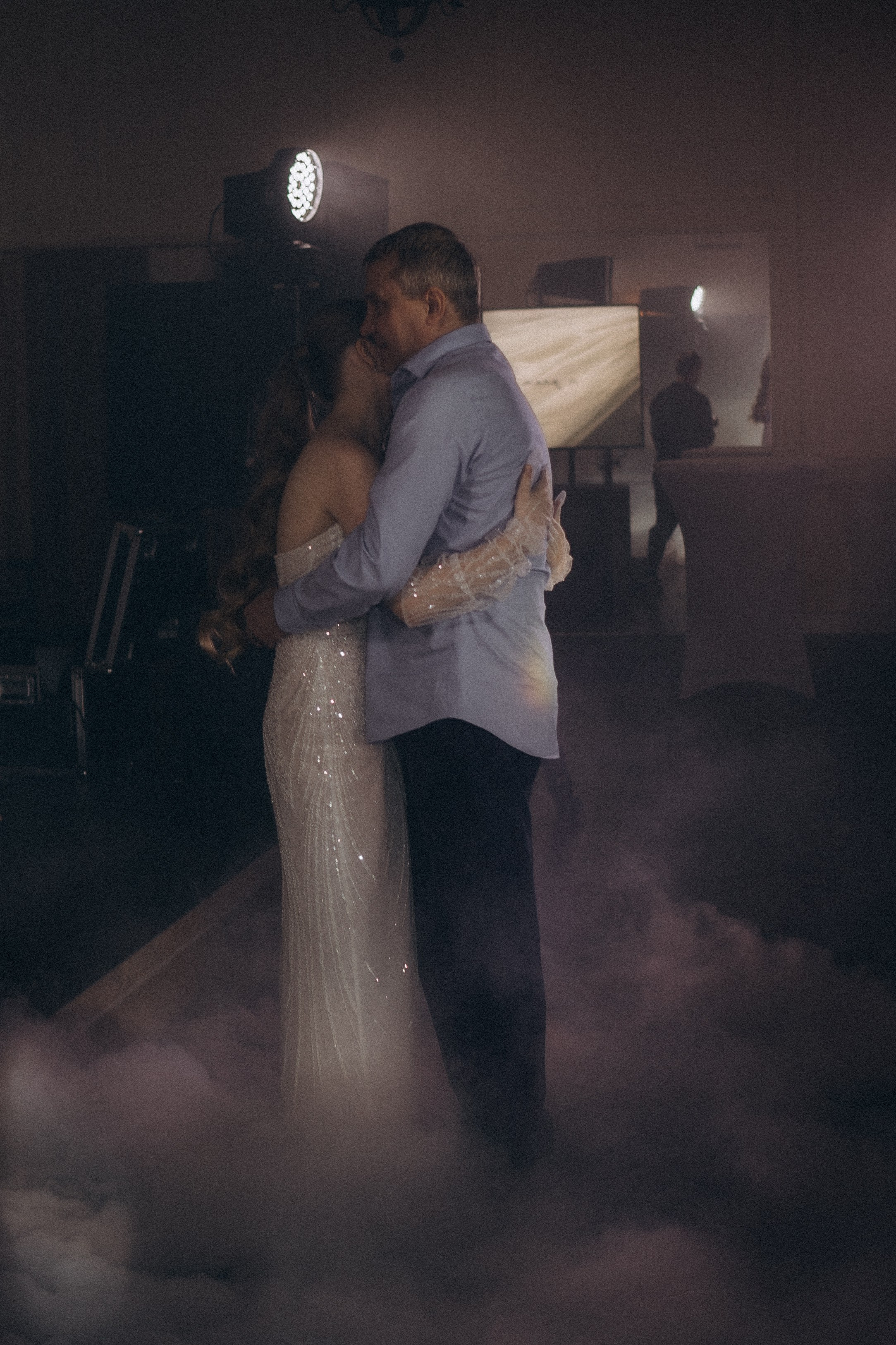 ТАНЕЦ С ПАПОЙ СВАДЕБНМ БАНКЕТЕ (СНЯТО В СИБИРЕ В НИЖНЕВАРТОВСКЕ). Профессиональный фотограф, Санкт-Петербург — Виктория Богомолова