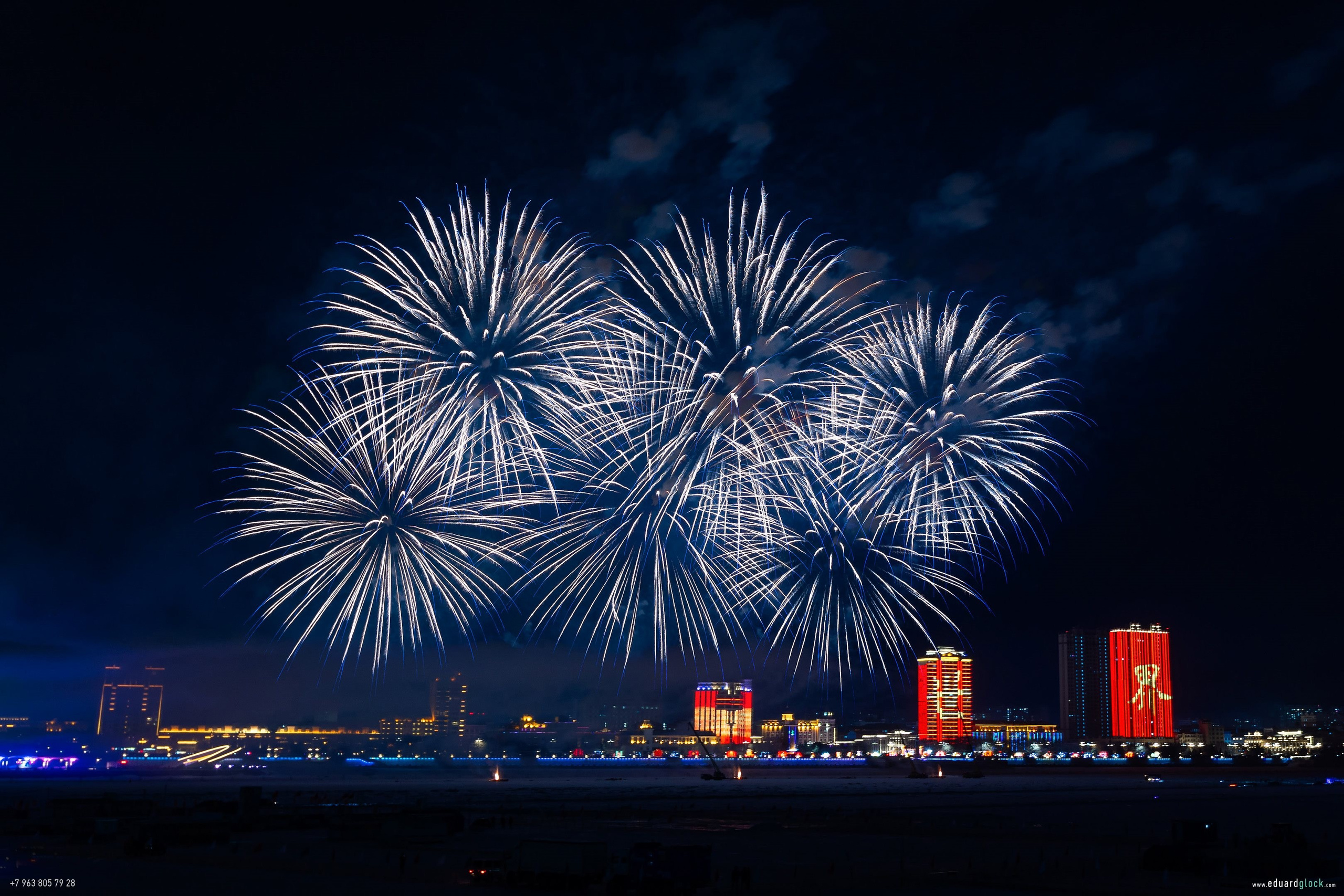 Фейерверк над Амуром. Фотограф Эдуард Глок в г. Благовещенске Амурской области