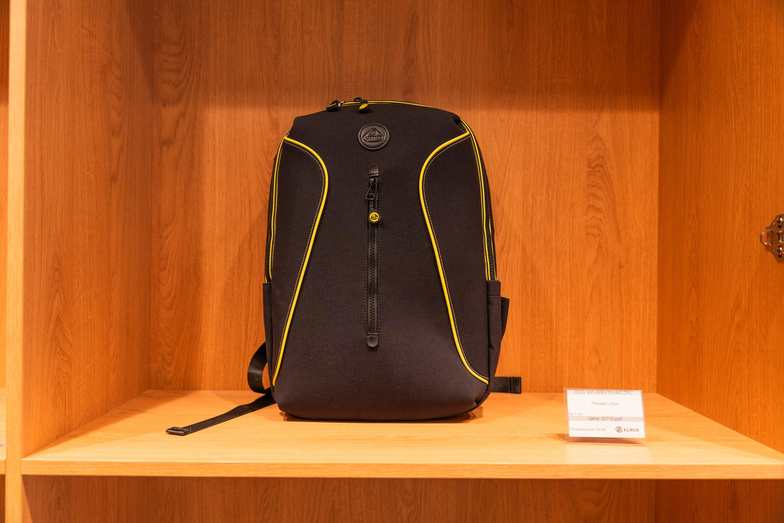 Интерьерная фотосъемка автосалона Elrus в Краснодаре. Zeekr, LiXiang Профессиональная фотосъемка интерьера премиум-автосалона в Краснодаре. Шедевры для Вас! Фотограф и Видеограф в Краснодаре Пахиев Руслан