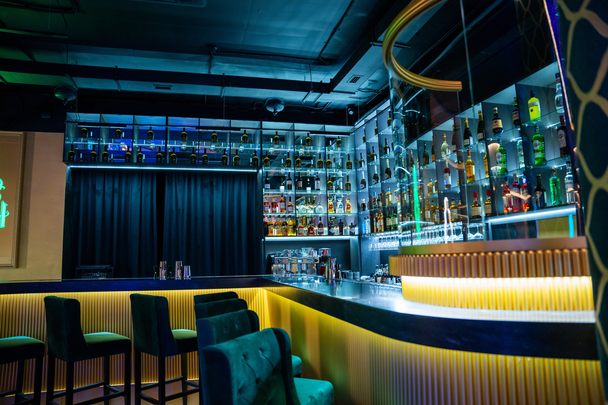 Фотосъемка интерьера стриптиз-клуба Hefner — элитный клуб Краснодара. Интерьерная фотосъемка клуба Hefner в Краснодаре — профессионально. Шедевры для Вас! Фотограф и Видеограф в Краснодаре Пахиев Руслан