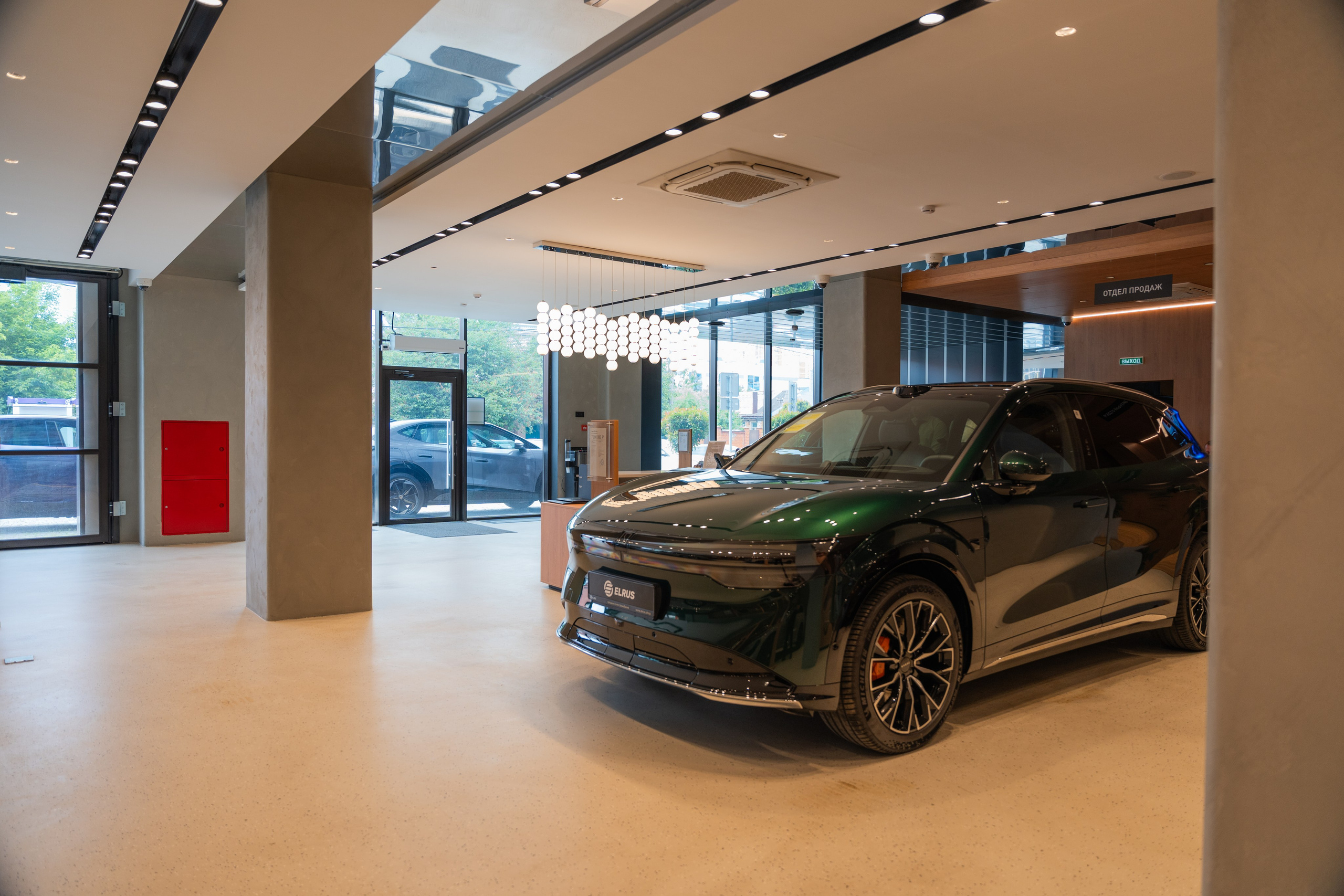 Интерьерная фотосъемка автосалона Elrus в Краснодаре. Zeekr, LiXiang Профессиональная фотосъемка интерьера премиум-автосалона в Краснодаре. Шедевры для Вас! Фотограф и Видеограф в Краснодаре Пахиев Руслан