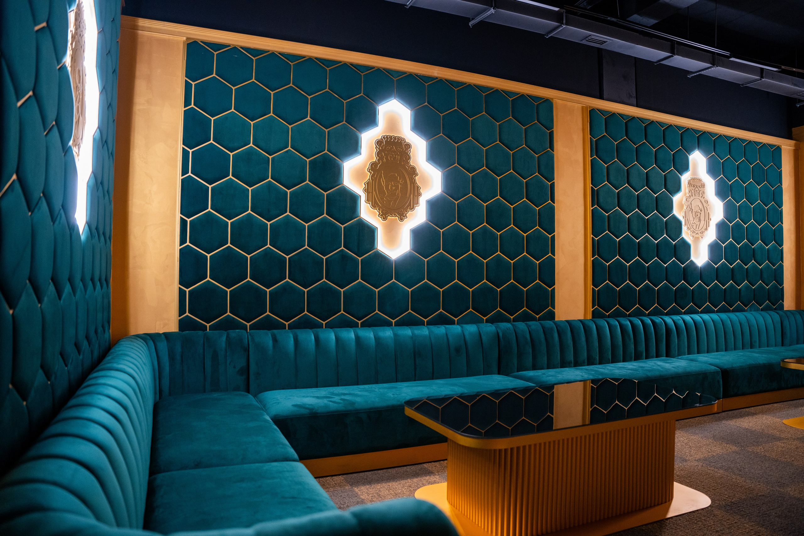 Фотосъемка интерьера стриптиз-клуба Hefner — элитный клуб Краснодара. Интерьерная фотосъемка клуба Hefner в Краснодаре — профессионально. Шедевры для Вас! Фотограф и Видеограф в Краснодаре Пахиев Руслан