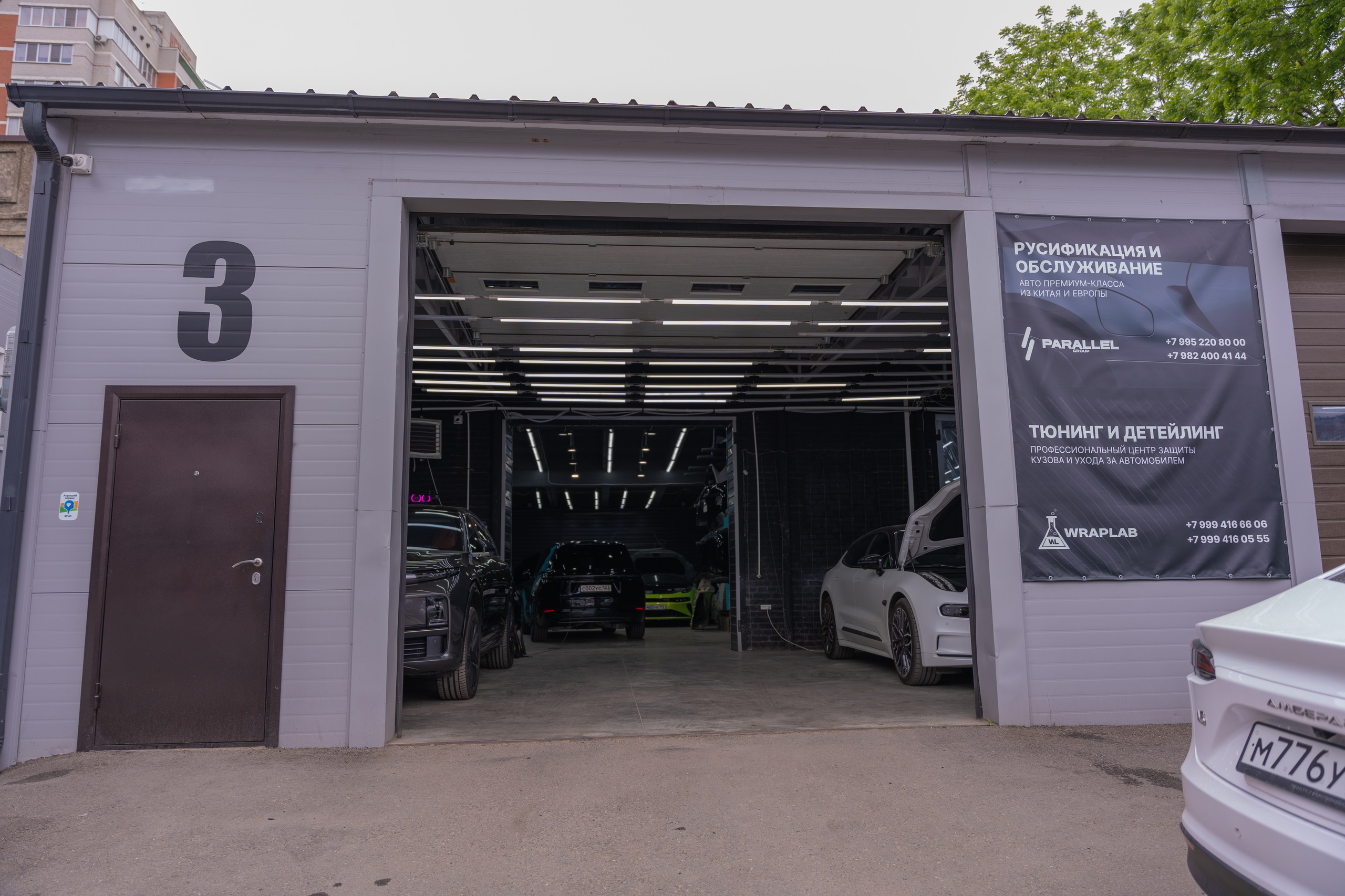 Интерьерная фотосъемка автосалона Elrus в Краснодаре. Zeekr, LiXiang Профессиональная фотосъемка интерьера премиум-автосалона в Краснодаре. Шедевры для Вас! Фотограф и Видеограф в Краснодаре Пахиев Руслан