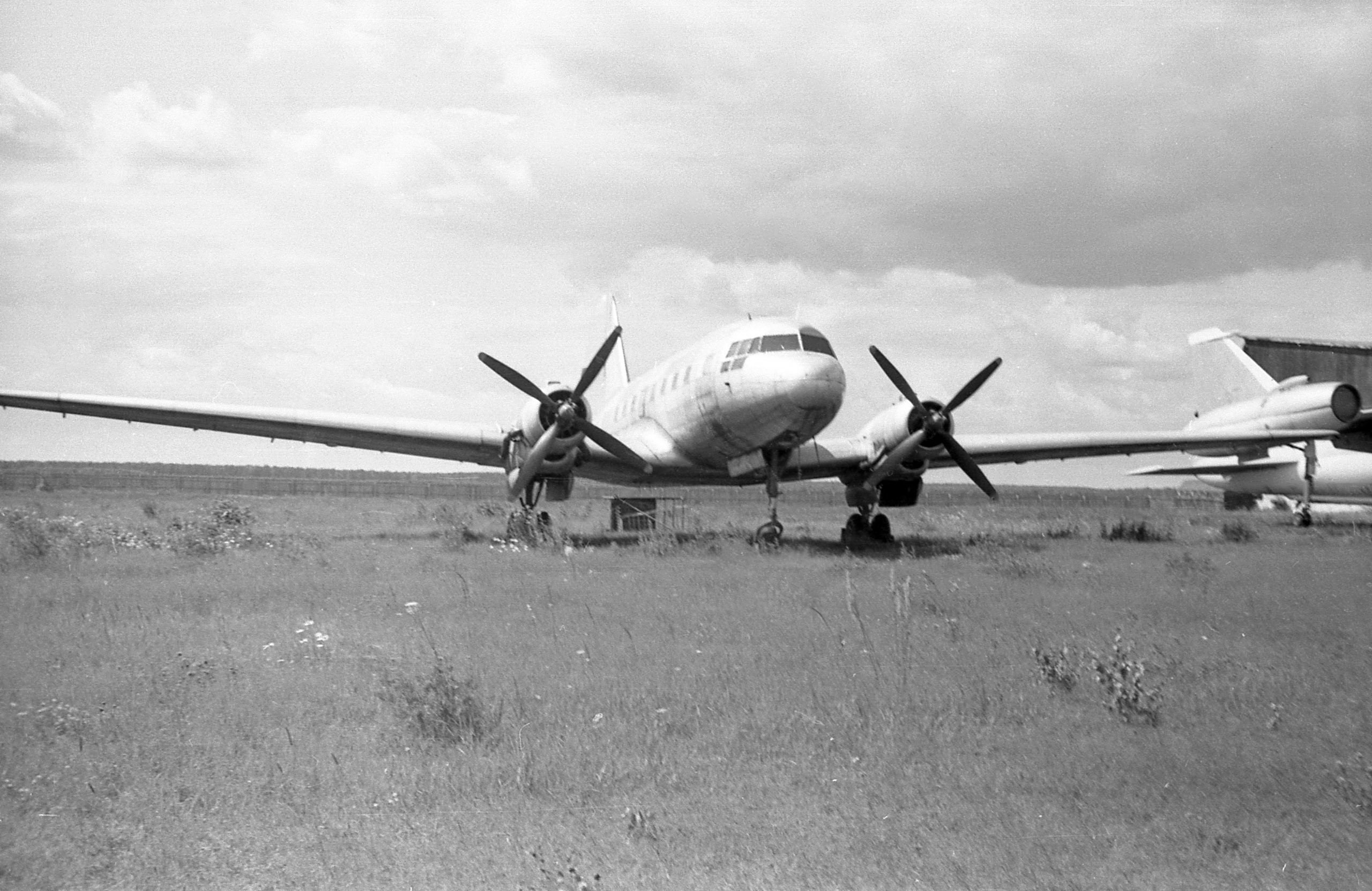 Ил-12 (Монино). Фотоальбом показывающий увлекательный мир авиации и мир медведей Андрея Иванова