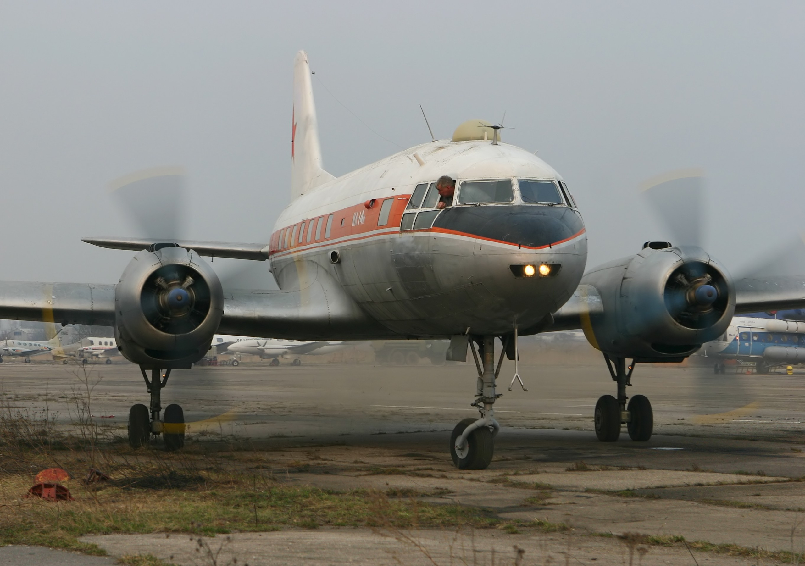 Ил-14М «Авион» (с.н.146001042). Фотоальбом показывающий увлекательный мир авиации и мир медведей Андрея Иванова