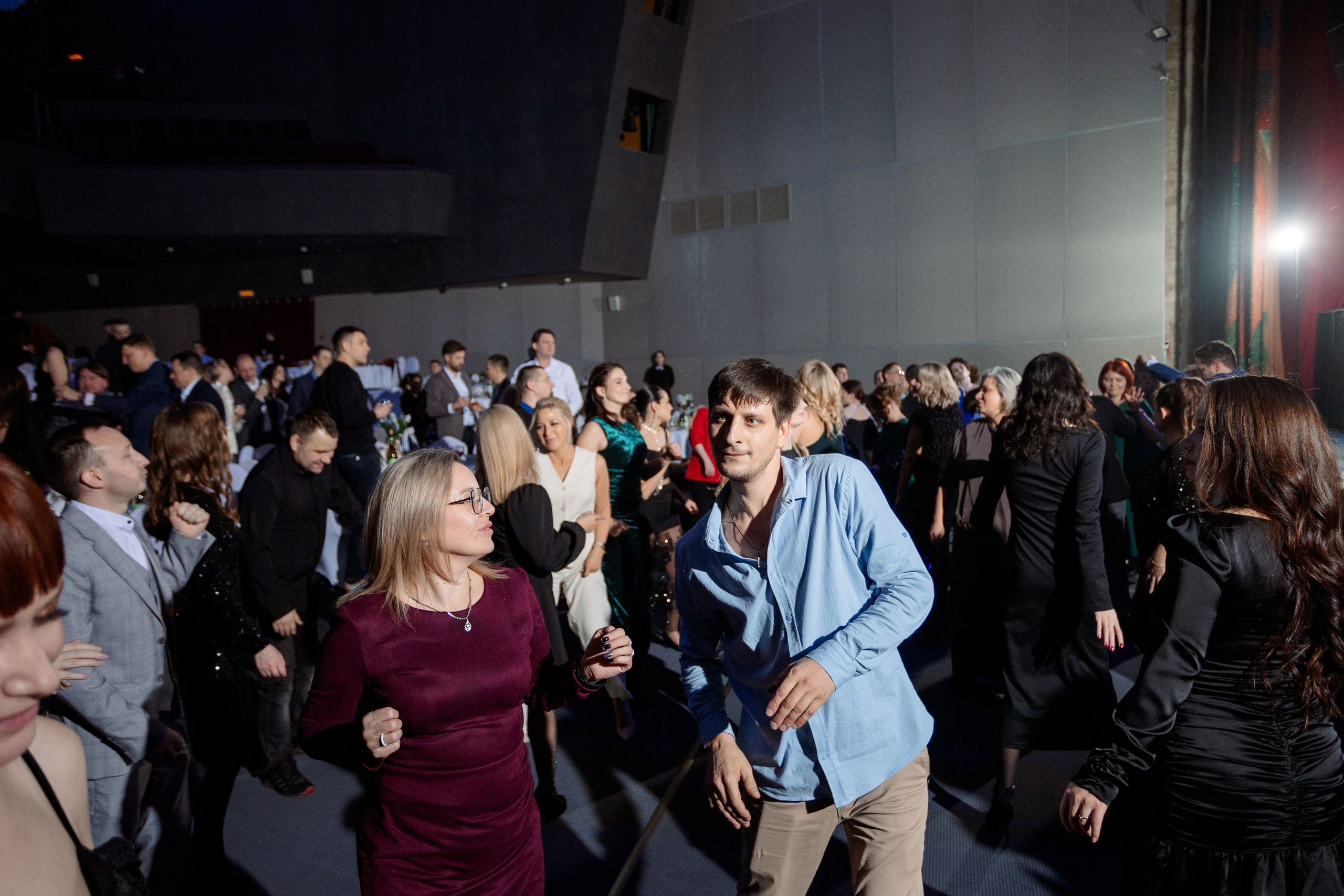 РЕПОРТАЖ: НОВЫЙ ГОД В ДК МЕТАЛЛУРГ. Профессиональный фотограф в Ижевске Леша Петров