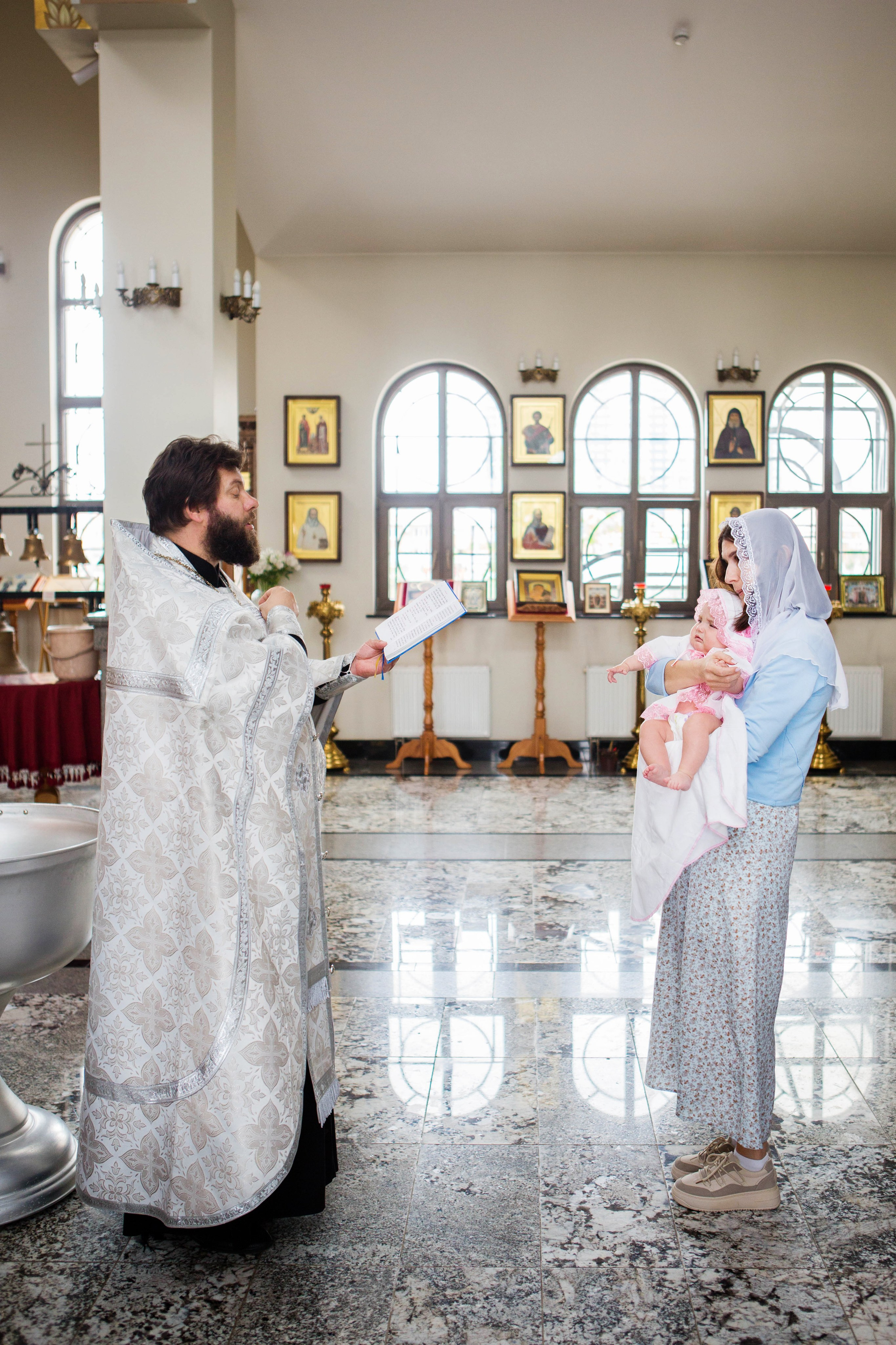Крещение Софии. Храм Андрея Первозванного. Свадебный семейный и детский фотограф в Краснодаре Карина Федоровская