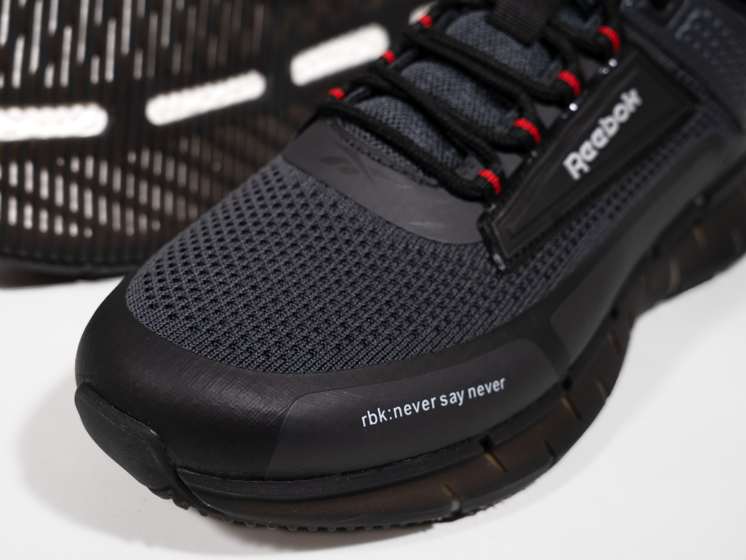 Съемка кроссовок для авито. Олейник Денис — предметный фотограф, фотограф для маркетплейсов в Казани