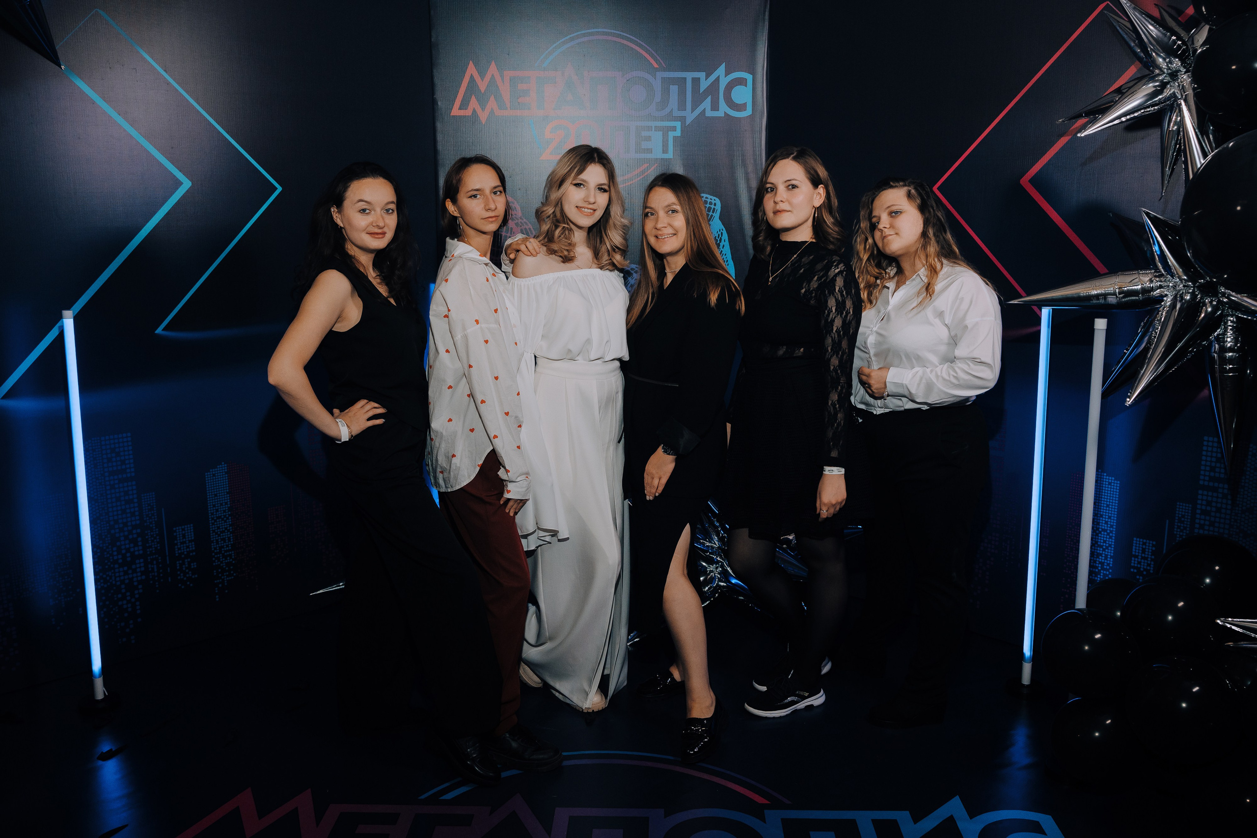 20 ЛЕТ МЕГАПОЛИС ЧЕЛЯБИНСК ХЕДЛАЙНЕР ЕЛКА. Репортажный фотограф Зуев Роман г. Челябинск