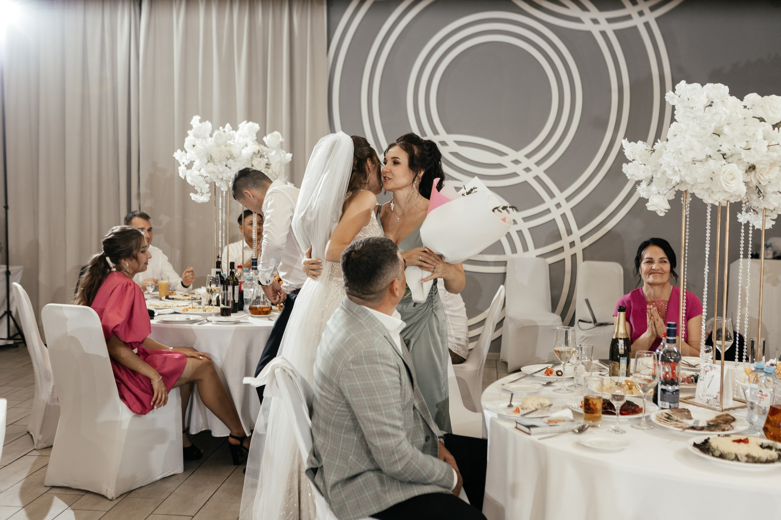 Свадебный фотограф Уфа — Руслан ГабдлисламовЖивые эмоции, красивые кадры, воспоминания на всю жизнь.Работаю по всей Республике Башкортоста. Свадебный фотограф Уфа Руслан Габдлисламов