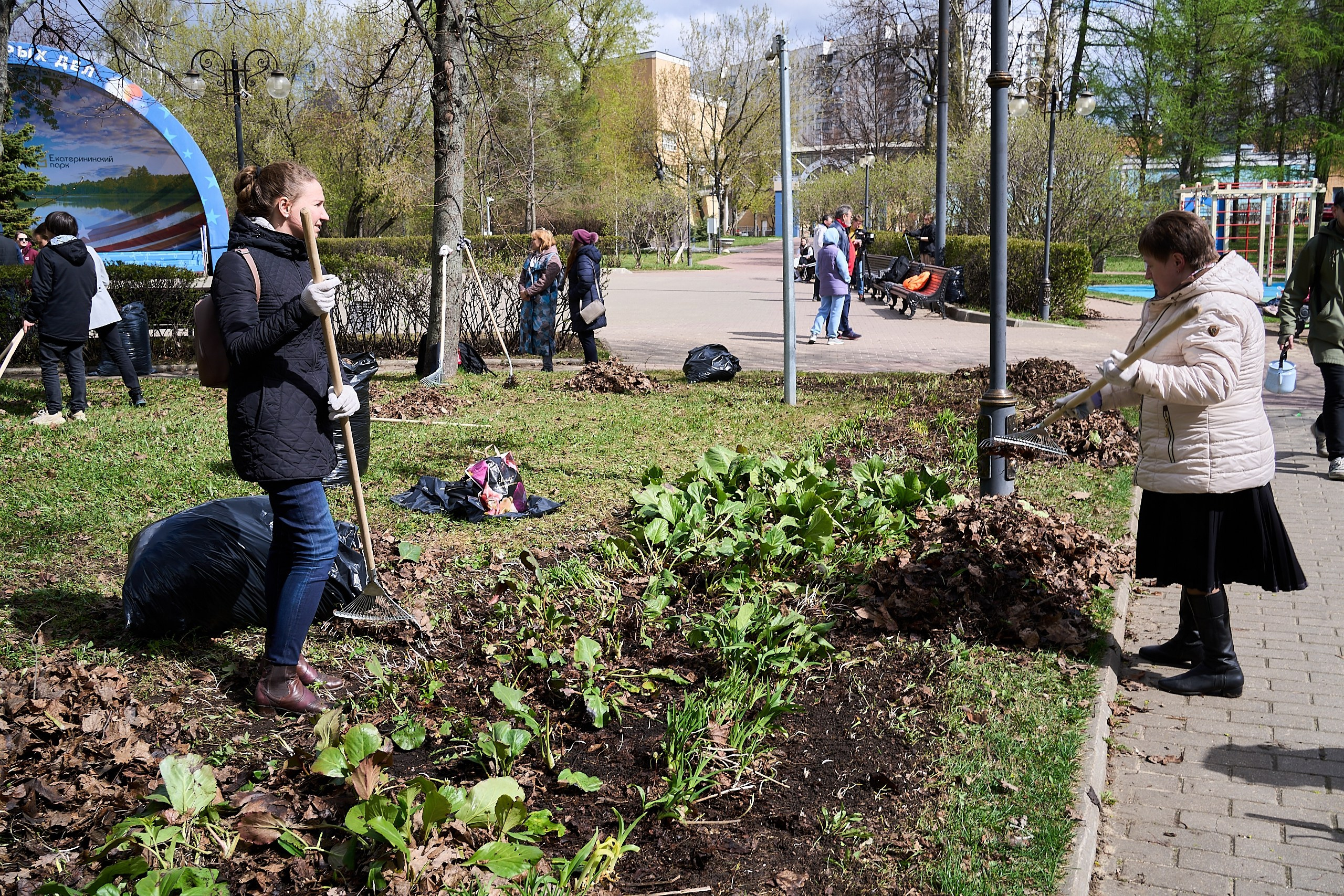Субботник у Управления делами Мэра и Правительства Москвы. Фотограф и Видеограф в Москве. Олег Корушев