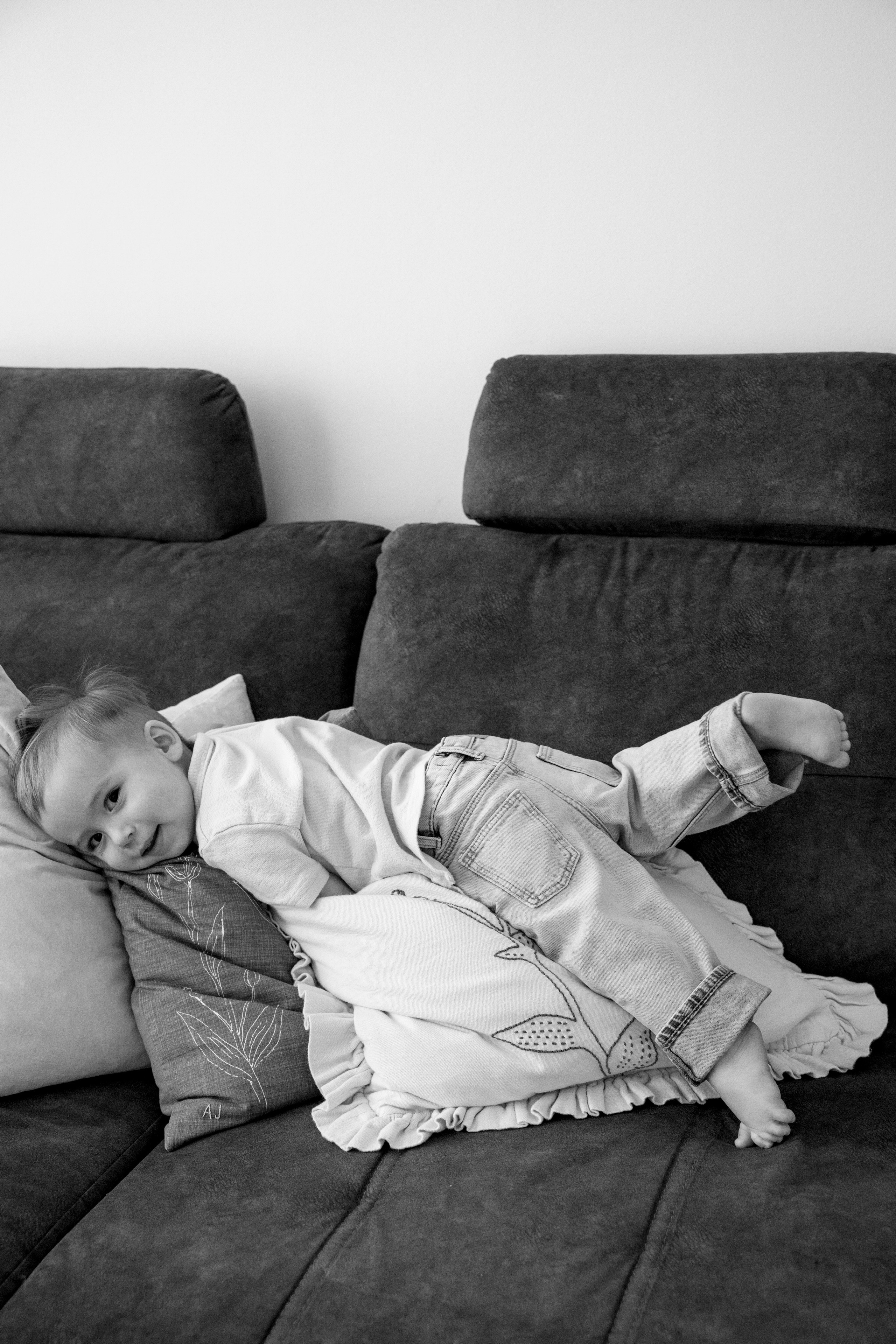 Pregnancy & Family photoshoot at home. Wedding and family photographer