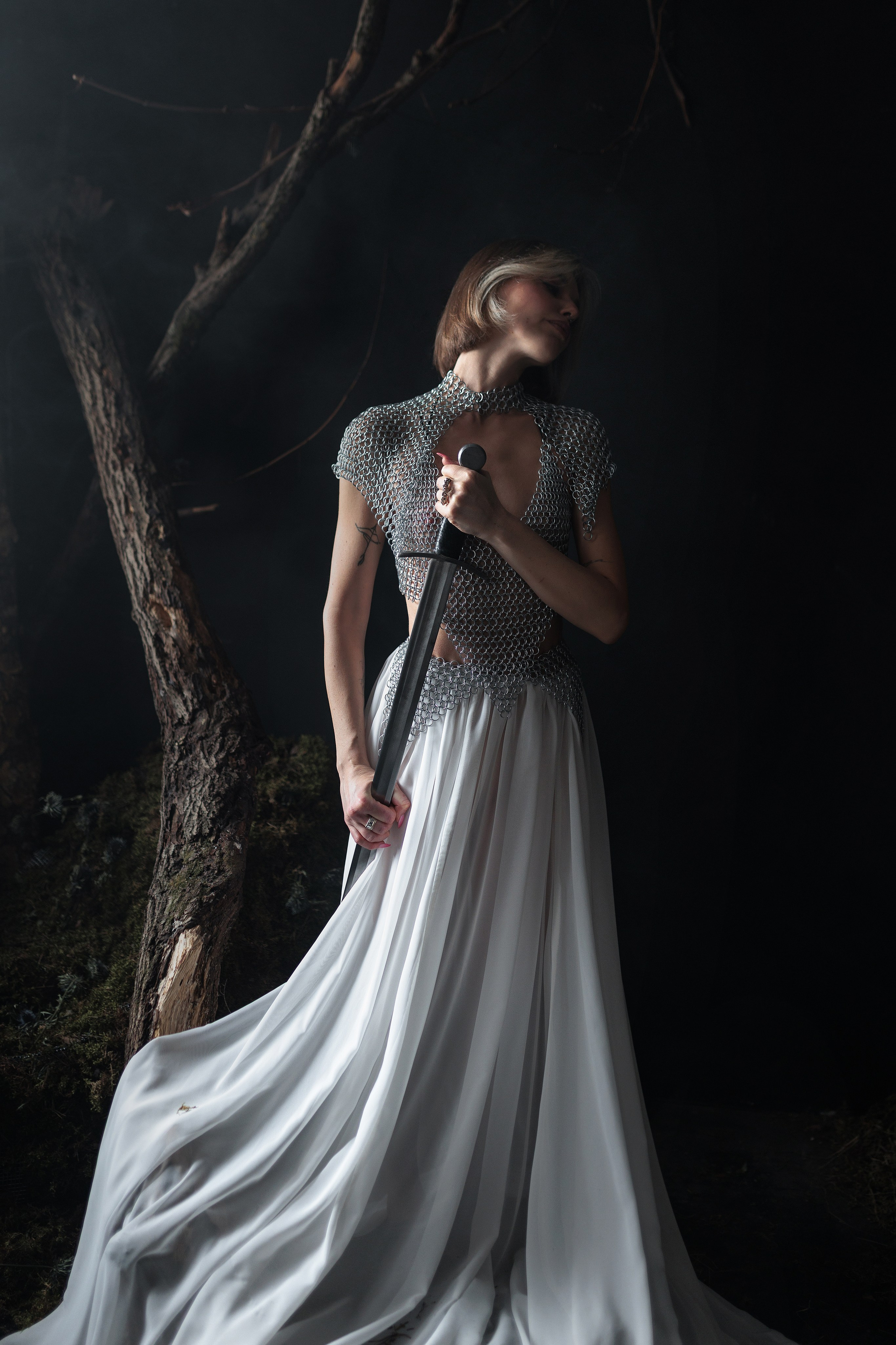 Кольчужный топ, болеро и баска. Лиза Бродская — фотограф в Москве