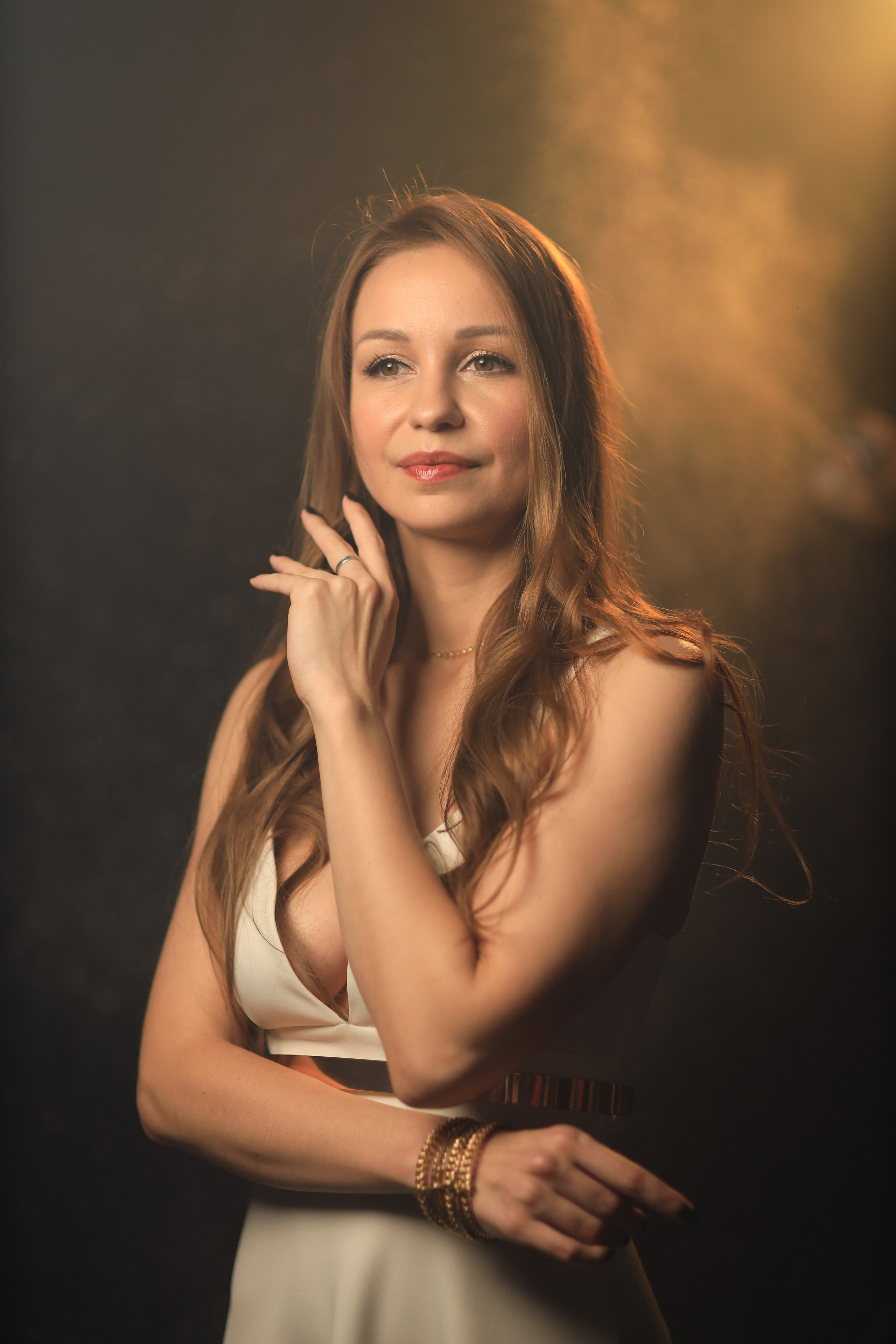 Цветной свет и шторы. Съемка в студии под ваш запрос, студийные съемки, фотографии архитектурных объектов — Александр Евстигнеев — фотограф Москва