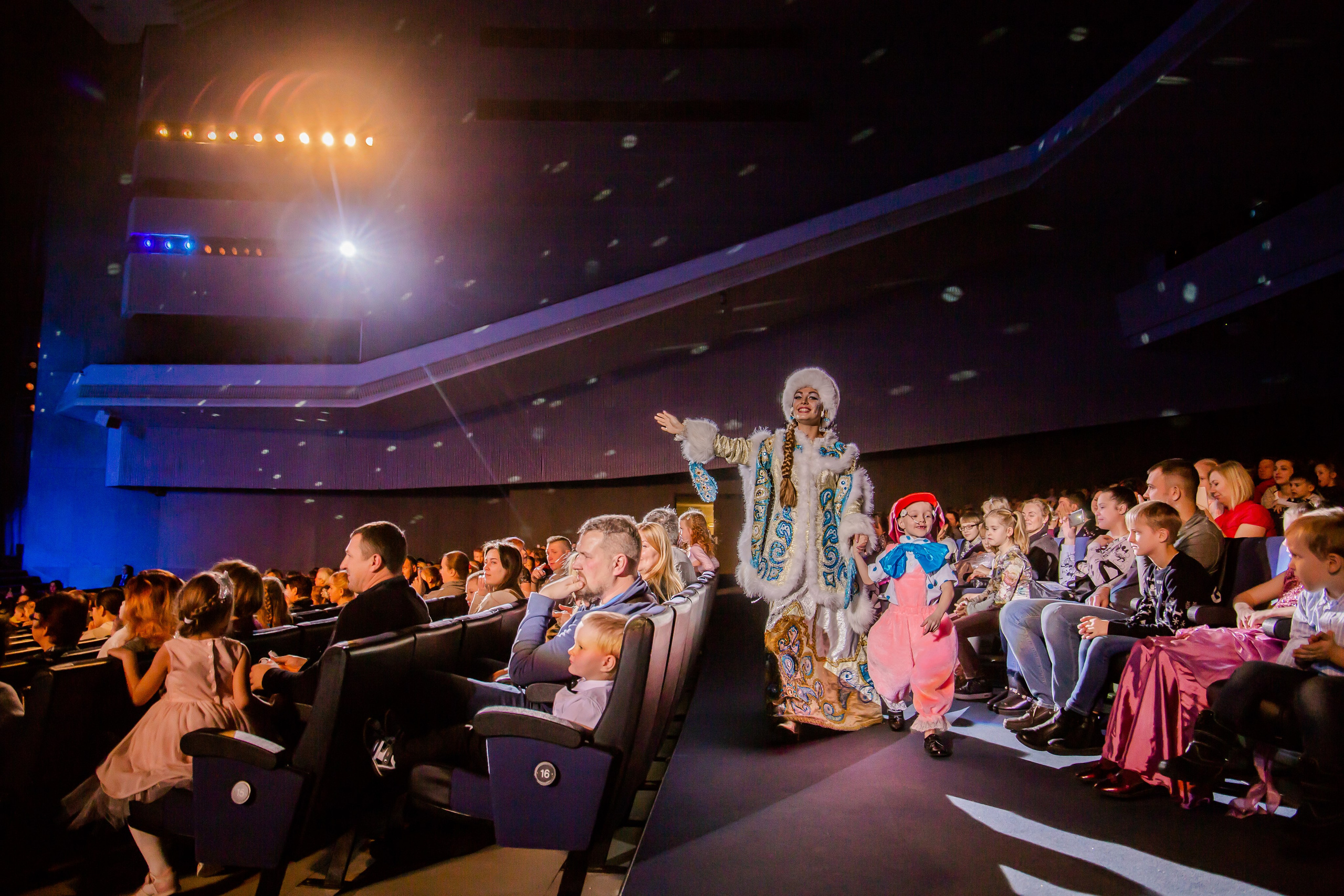 Репортаж — детская елка в БКЗ. Свадебный и семейный фотограф в Санкт-Петербурге Макеева Наталья