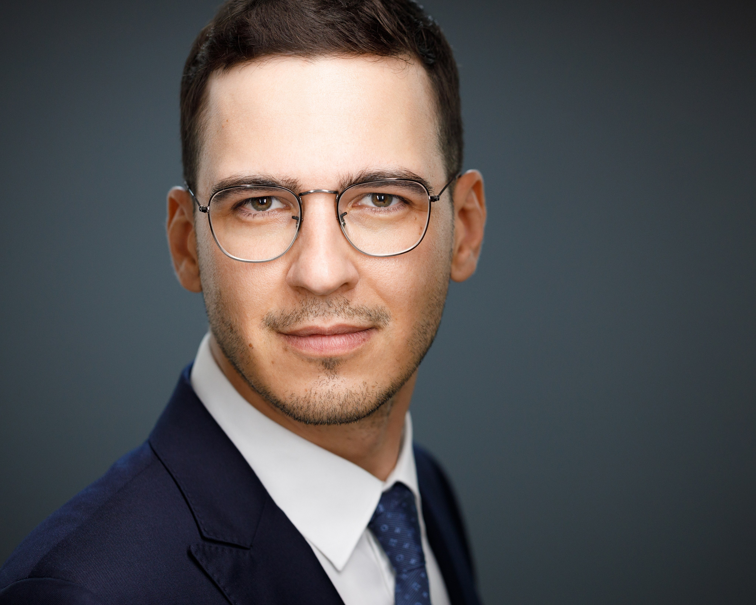 Headshot & portrait session for Arthur. Headshot & portrait photographer Alexei Shendrick