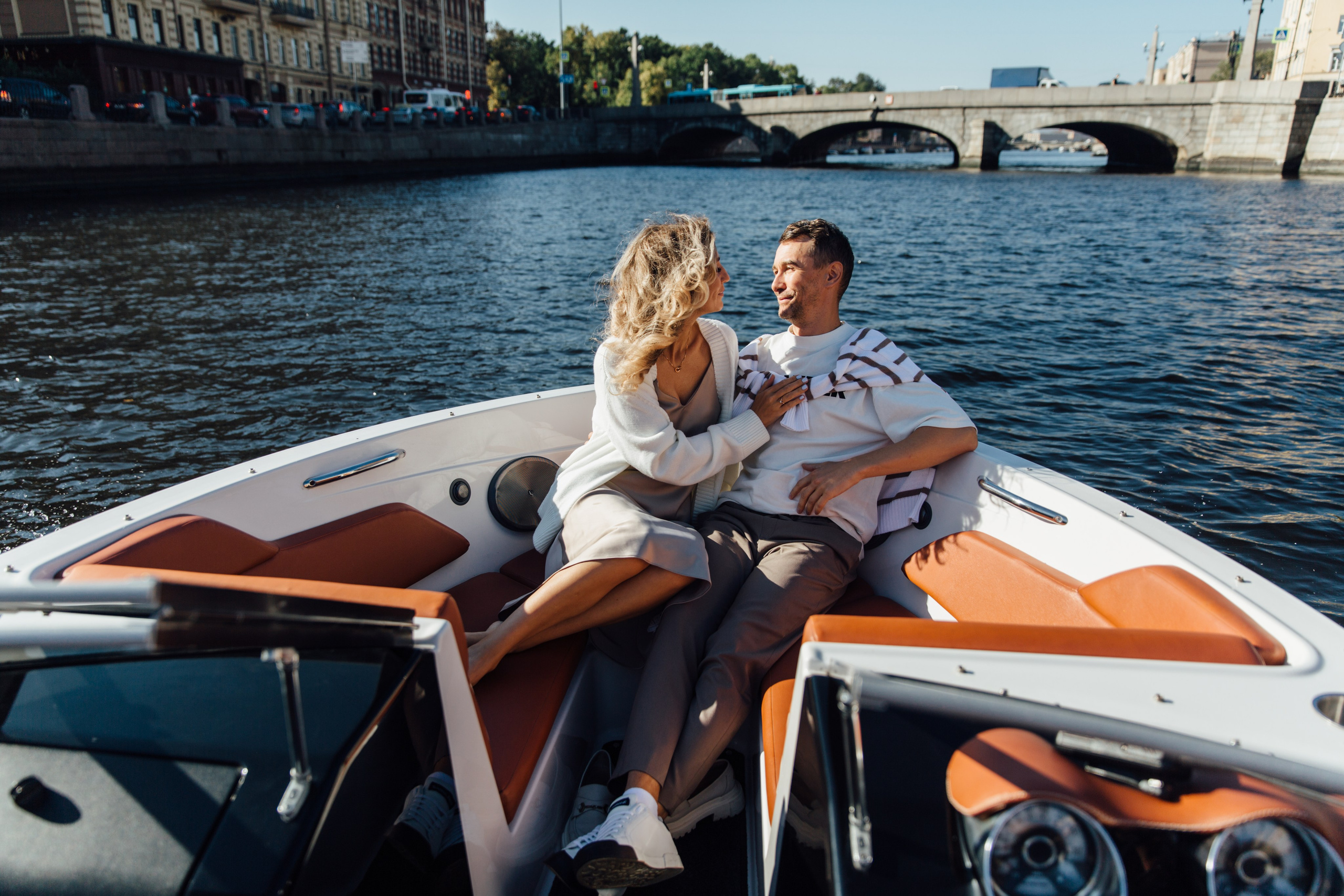 Теплоход Спб — судоходная компания. Контент фотограф, Продюссер Леся Птица