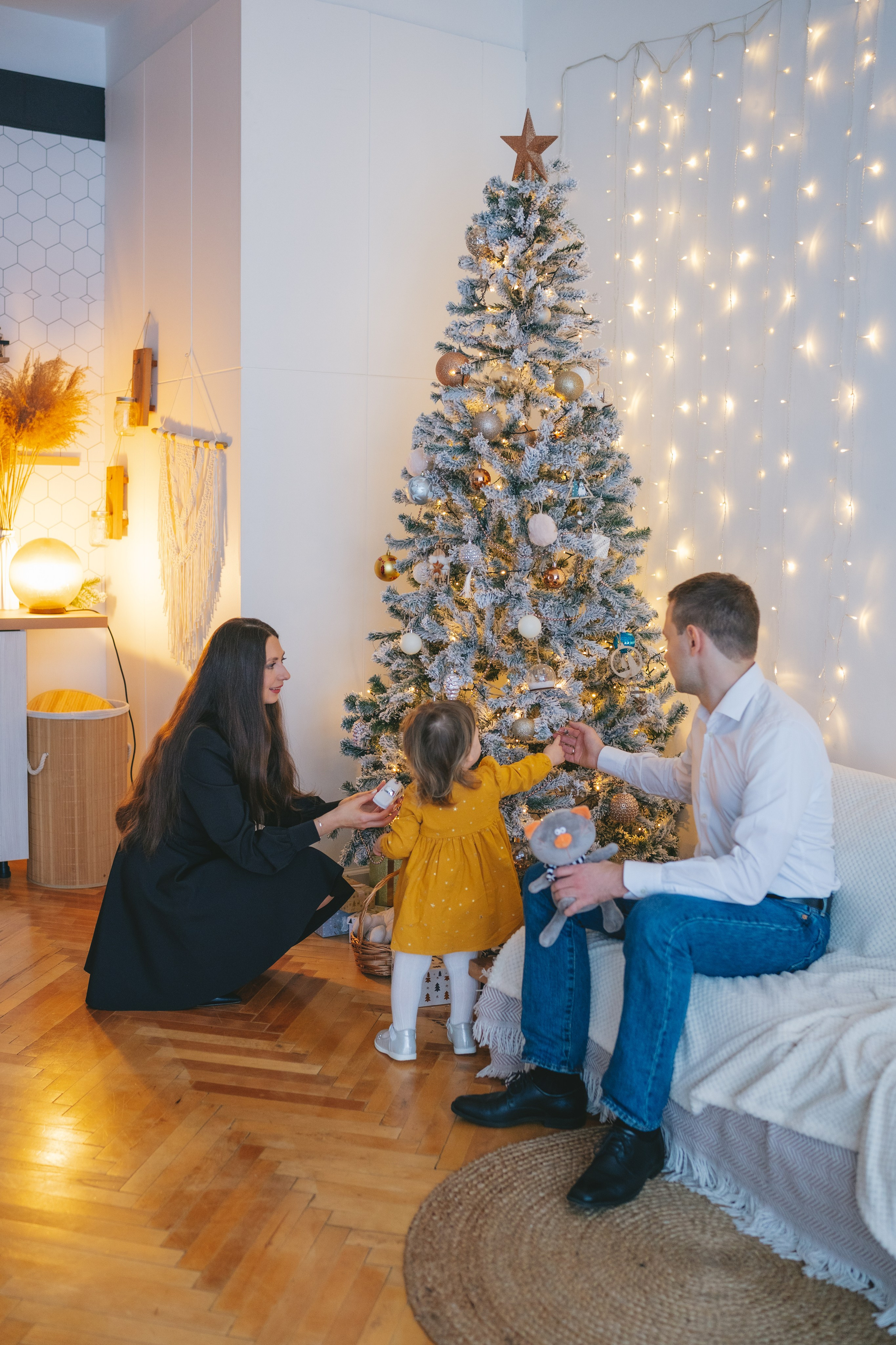 Семейная новогодняя съемка в студии. Фотограф Екатерина Канчалаба