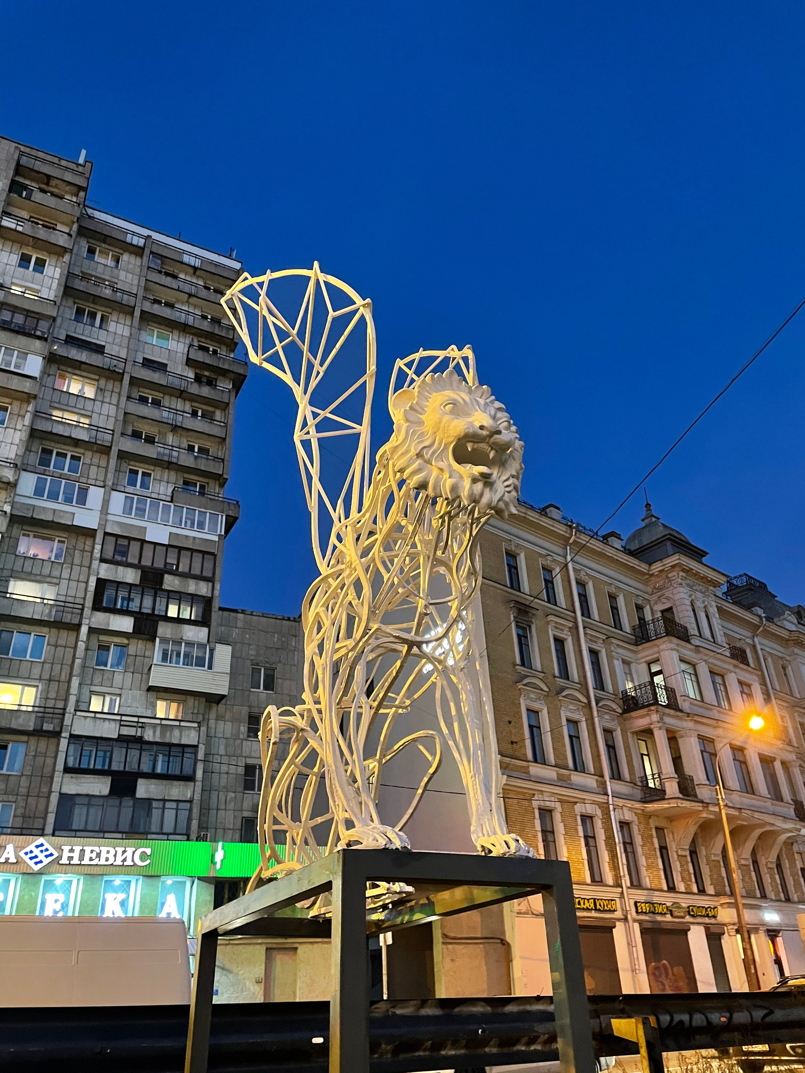 Чернореченские львы / СПб/ул.Торжковская 1/2021. Художник — скульптор Антонина Фатхуллина