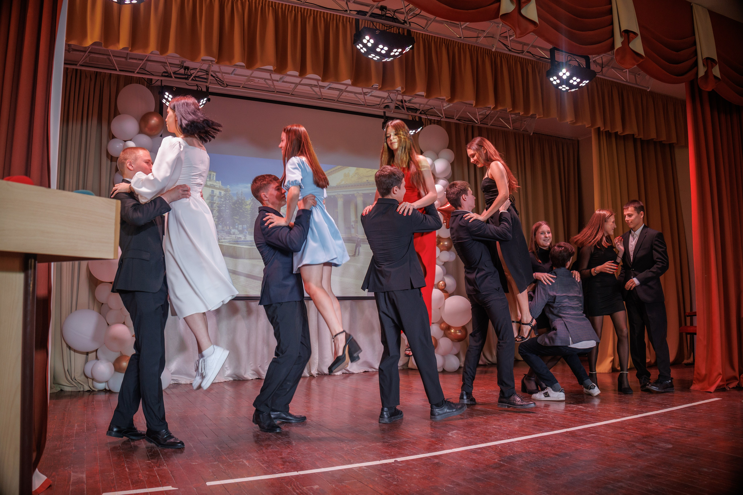 Вручение аттестатов. Свадебный и семейный фотограф в Новосибирске Ирина Дорошкова