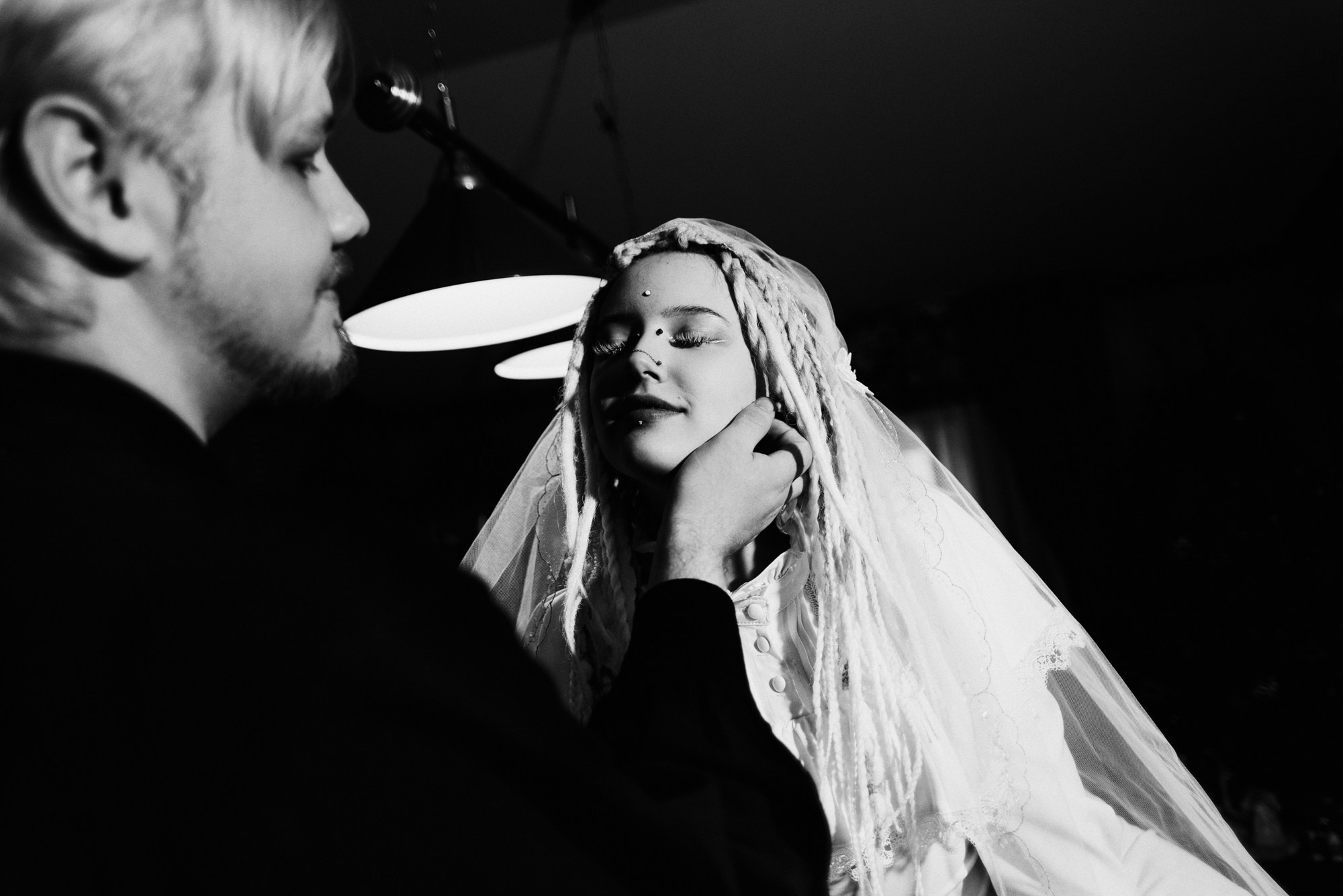 Свадьба для двоих в Тюмени — фотосессия в ЗАГСе, кафе и отеле. Портретный фотограф Тюмень Дарья Мустафина