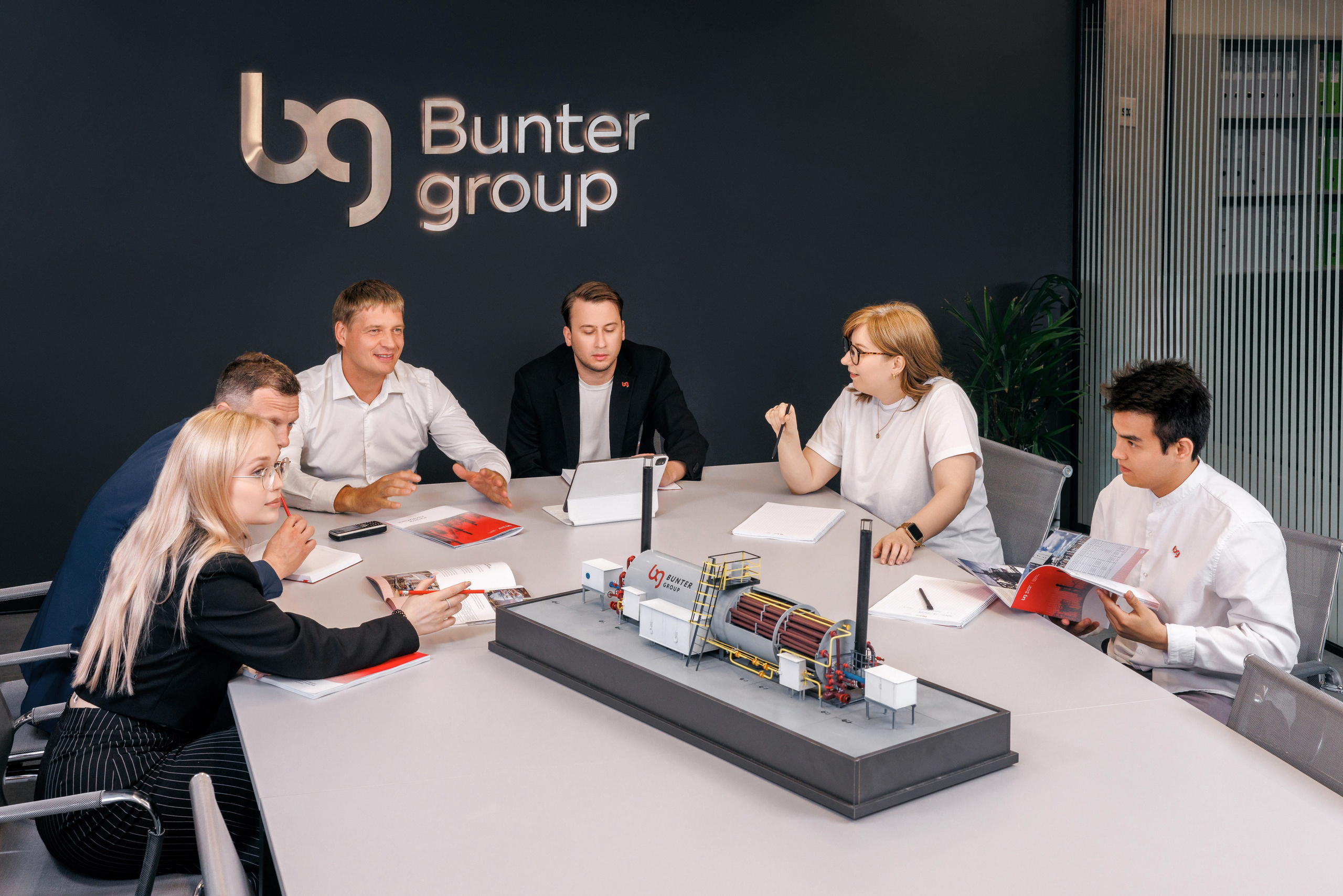 Съёмка сотрудников в офисе. Фотограф Виталий Хайлов, Екатеринбург