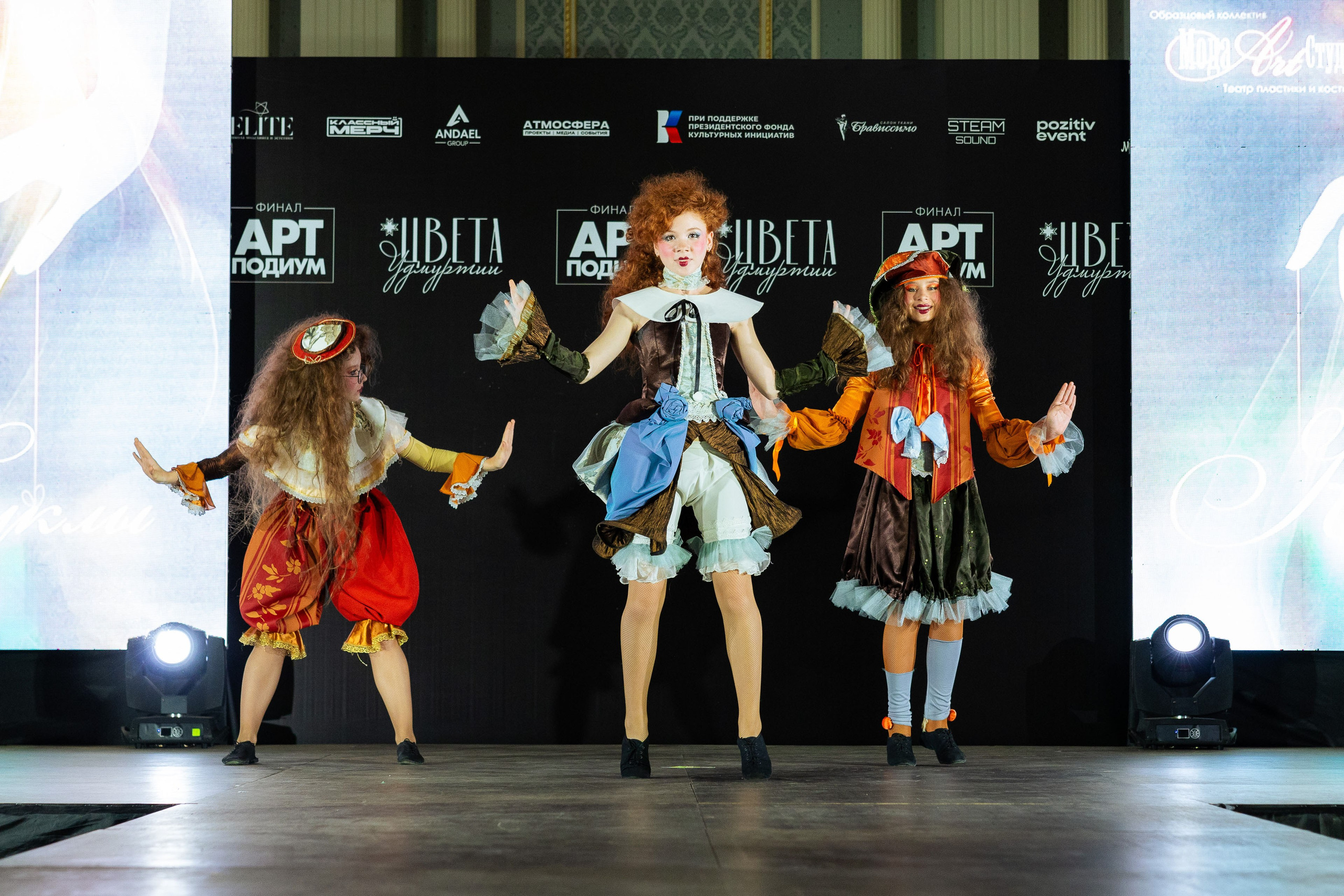 Арт-подиум «Цвета Удмуртии». Показ мод [25/10/24]. Фотограф Виноградов Константин